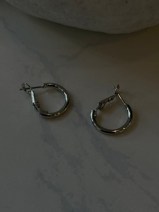 Courtney Hug Hoop In Silver