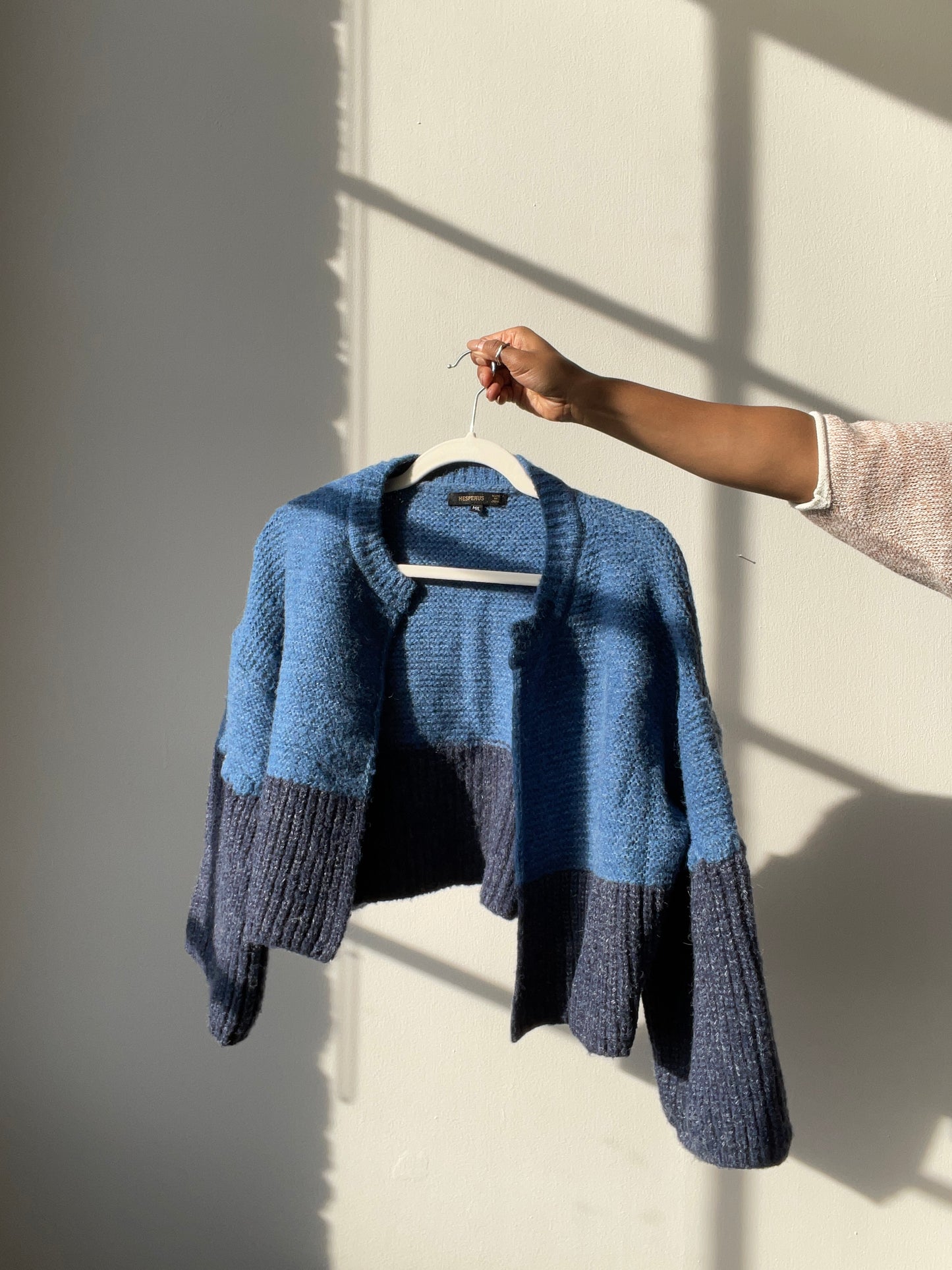 Susie Cropped Open Front Two Tone Knit Sweater In Midnight Blue