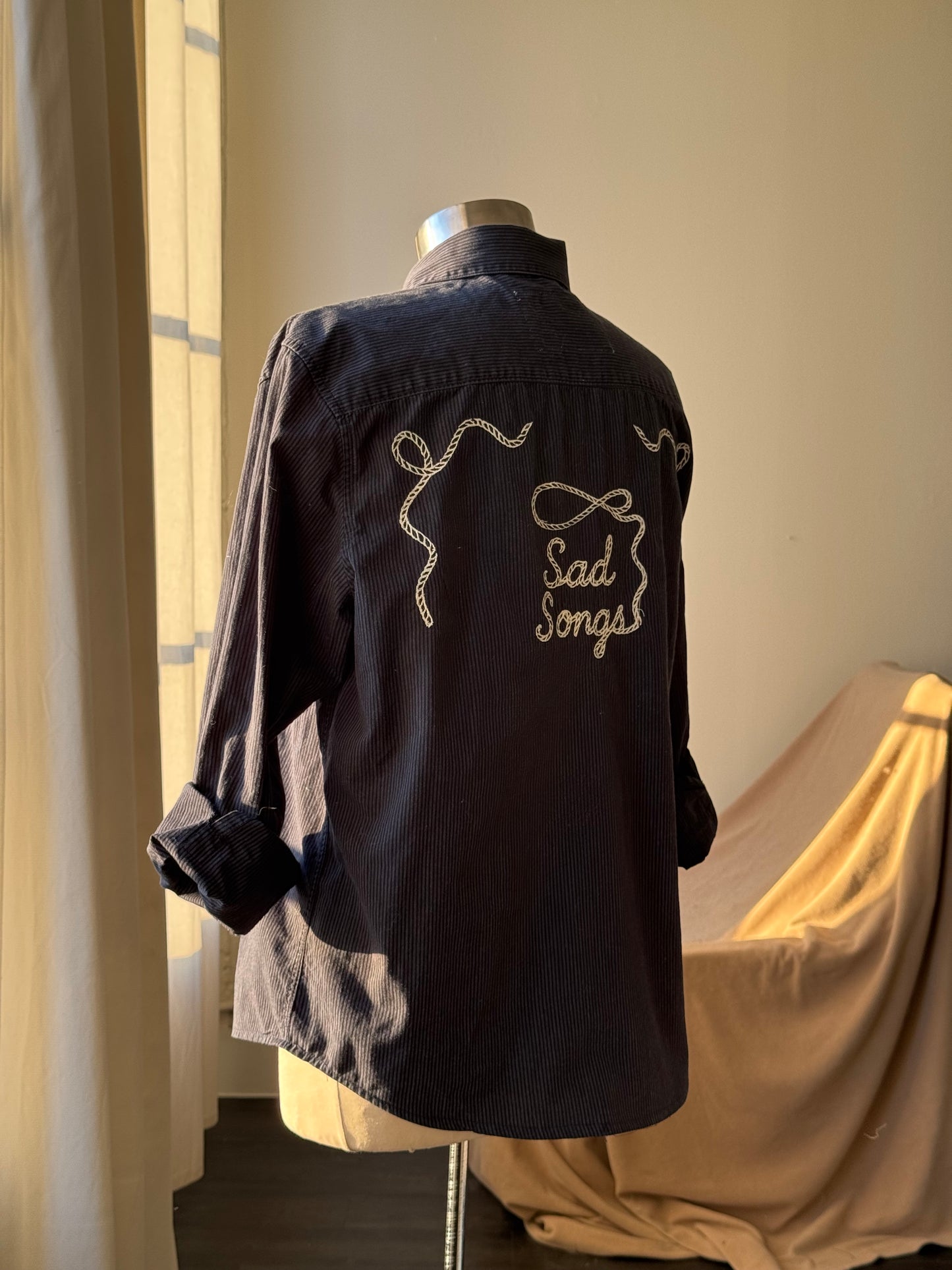 Lawrence Handcrafted Sad Songs Cropped Cotton Button Down Long Sleeve In Pinstripe Midnight Navy