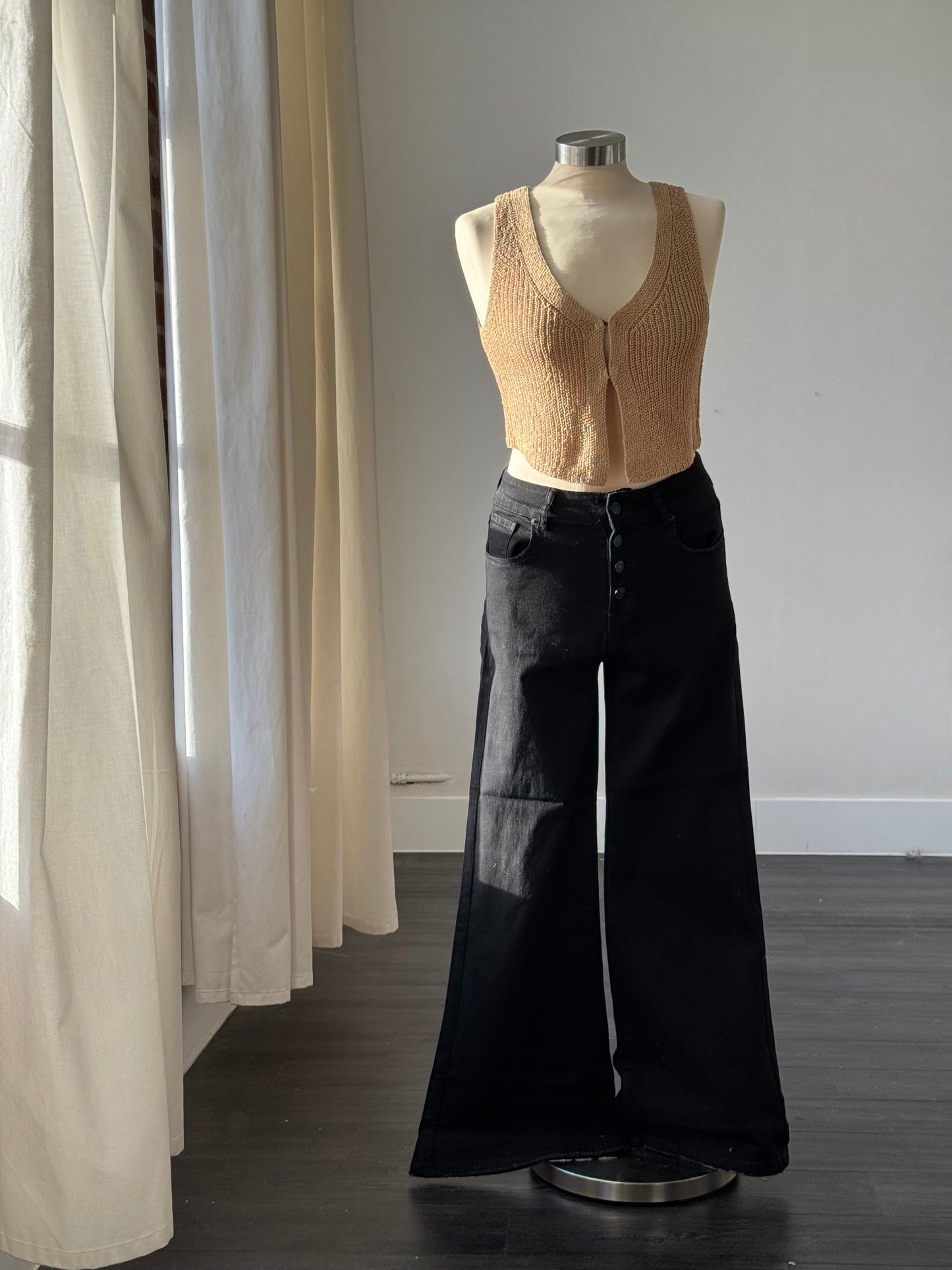 Lois Flared Jean Pants In Black