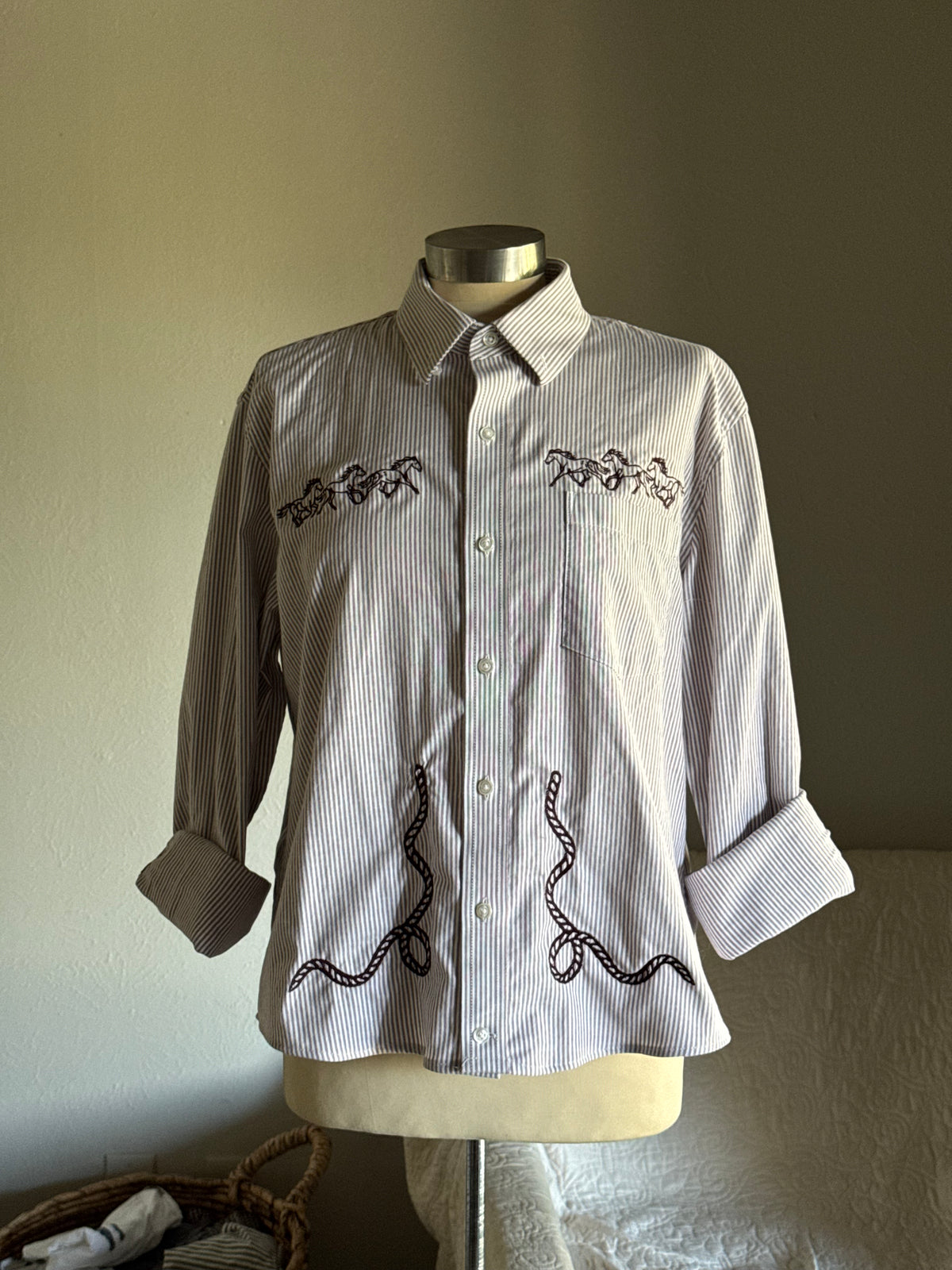 Lawrence Handcrafted Cropped Embroidered Button Down