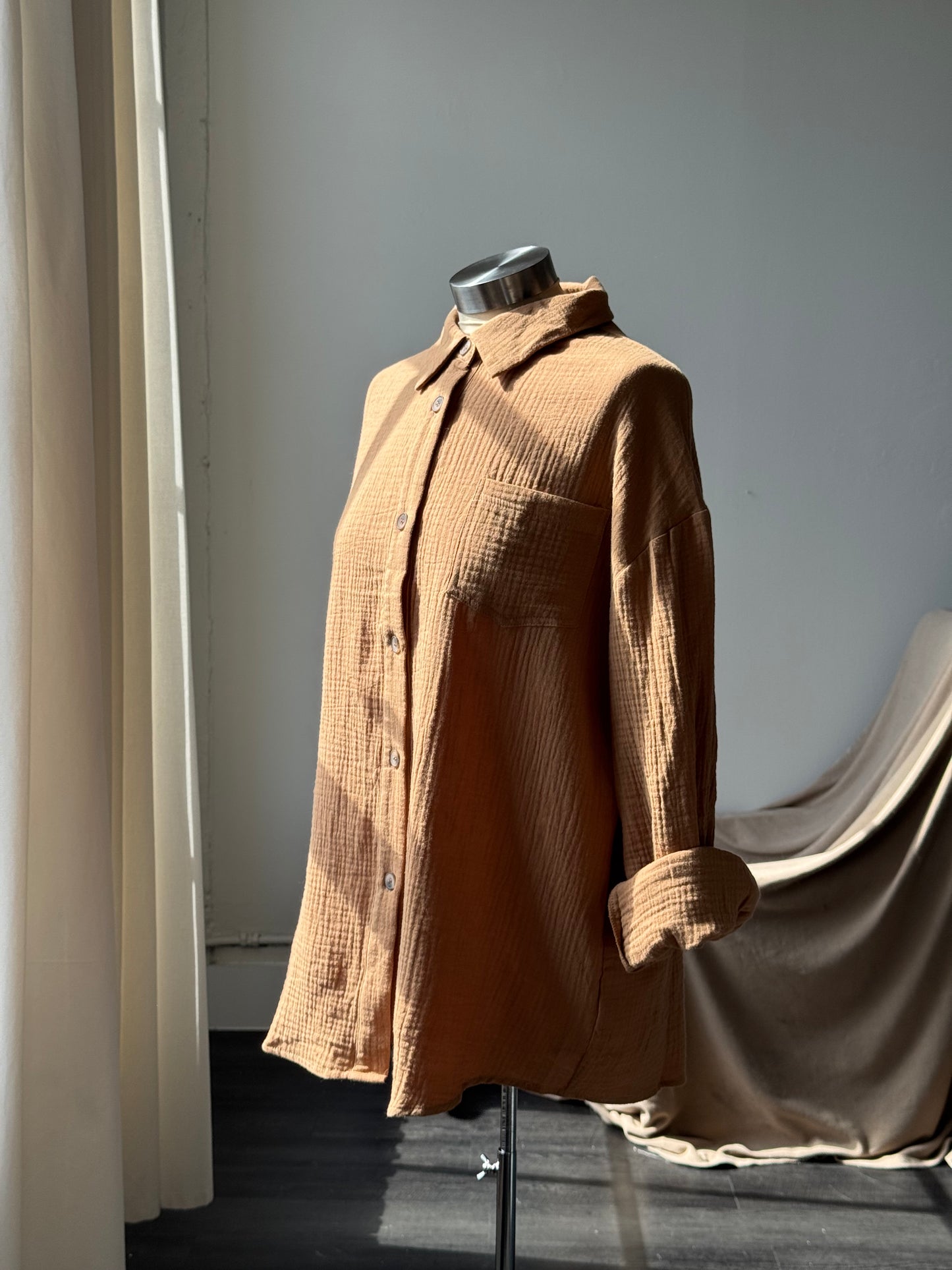 Trish Classic Cotton Boyfriend Button Down In Mocha