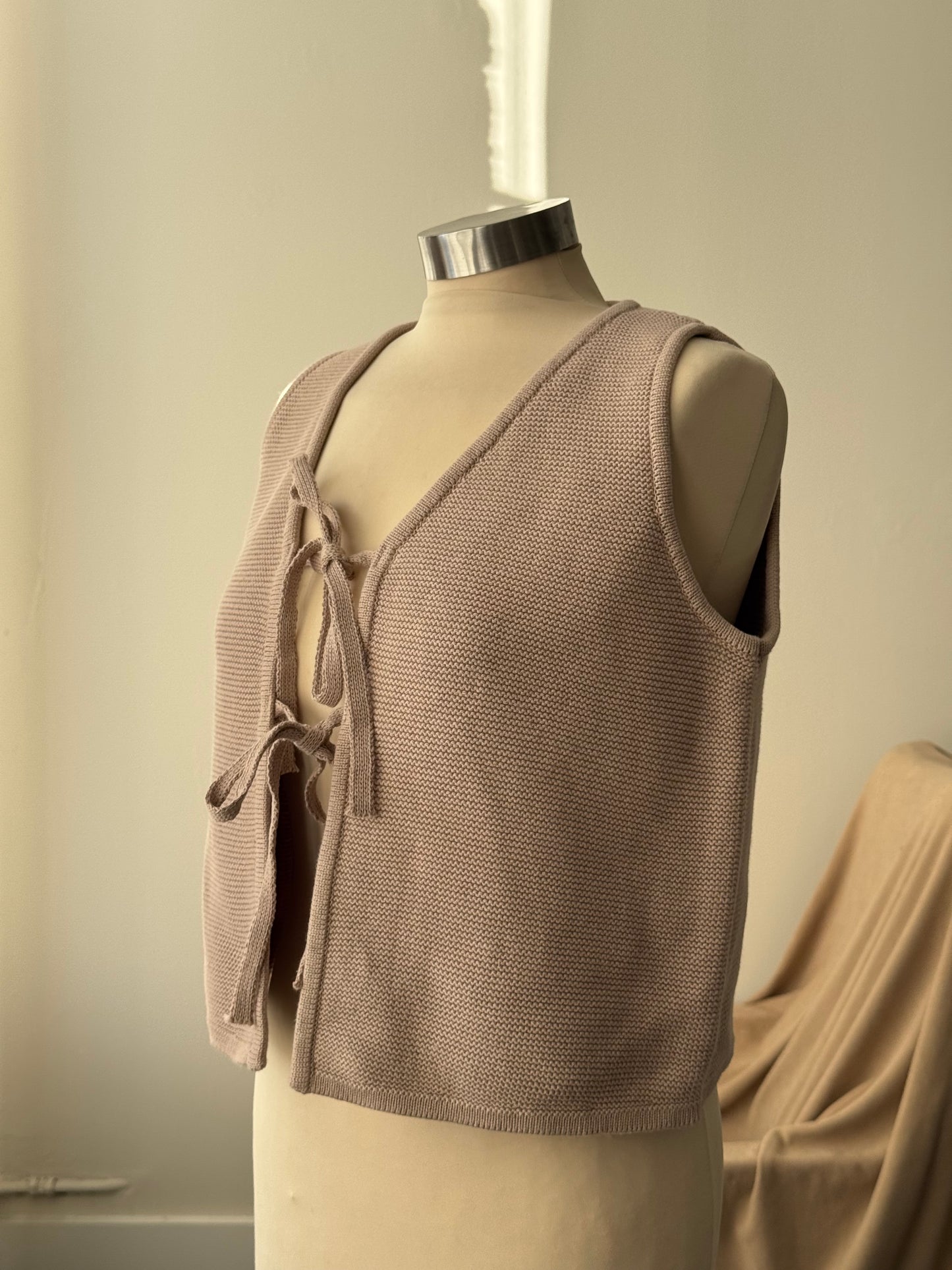 Nancy Cotton Tie Front Vest In Mocha