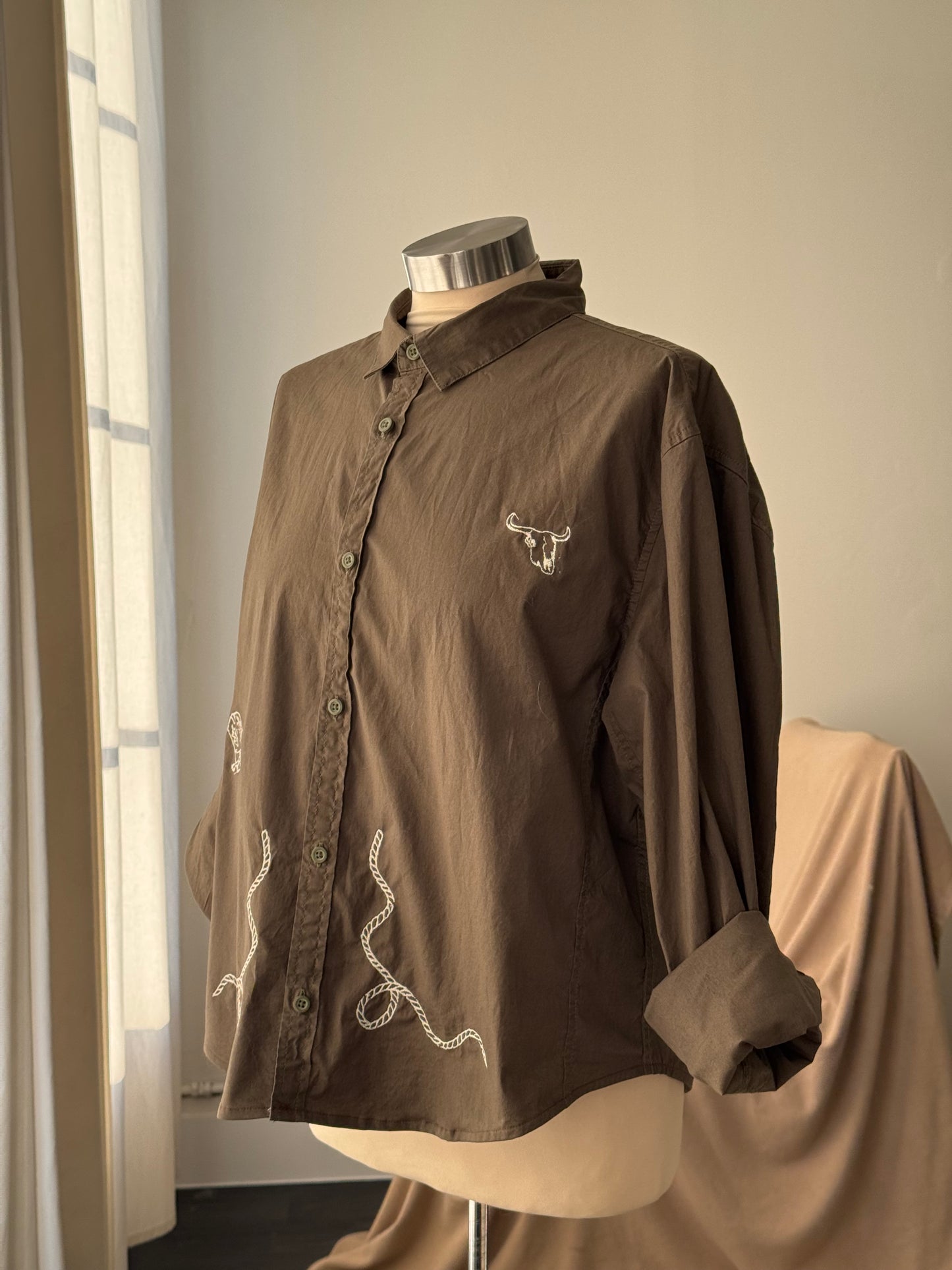 The Lawrence Handcrafted Sad Songs Cropped Button Down Long Sleeve In Army Olive Brown