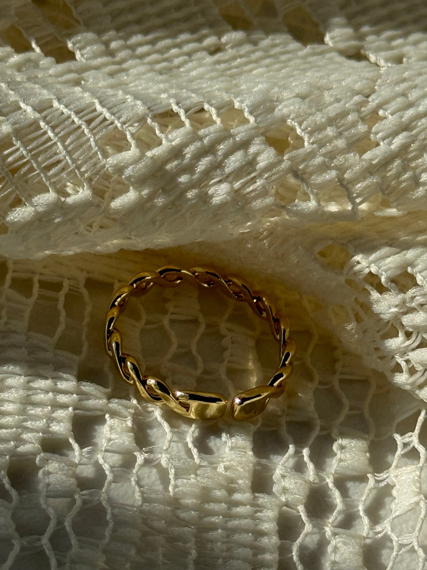Kayla Classic Flat Twist Band Ring In Gold
