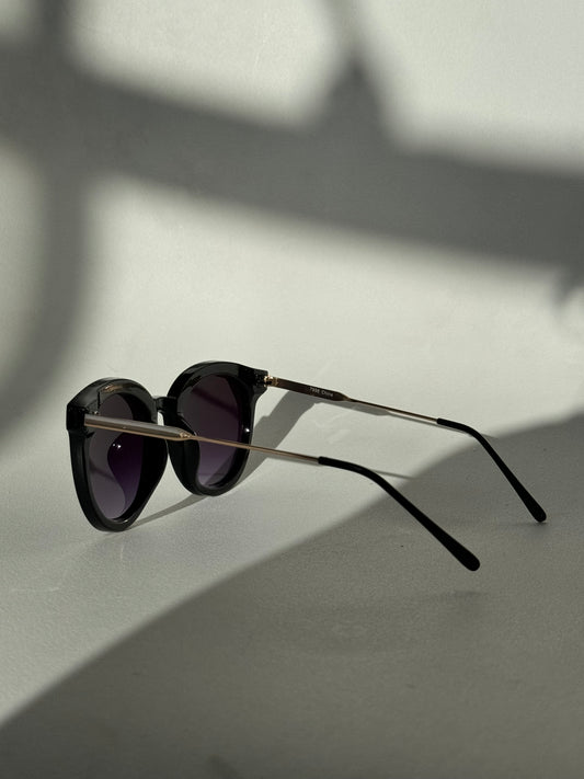 Priscilla Tri Stud Sunglasses In Black Hombre