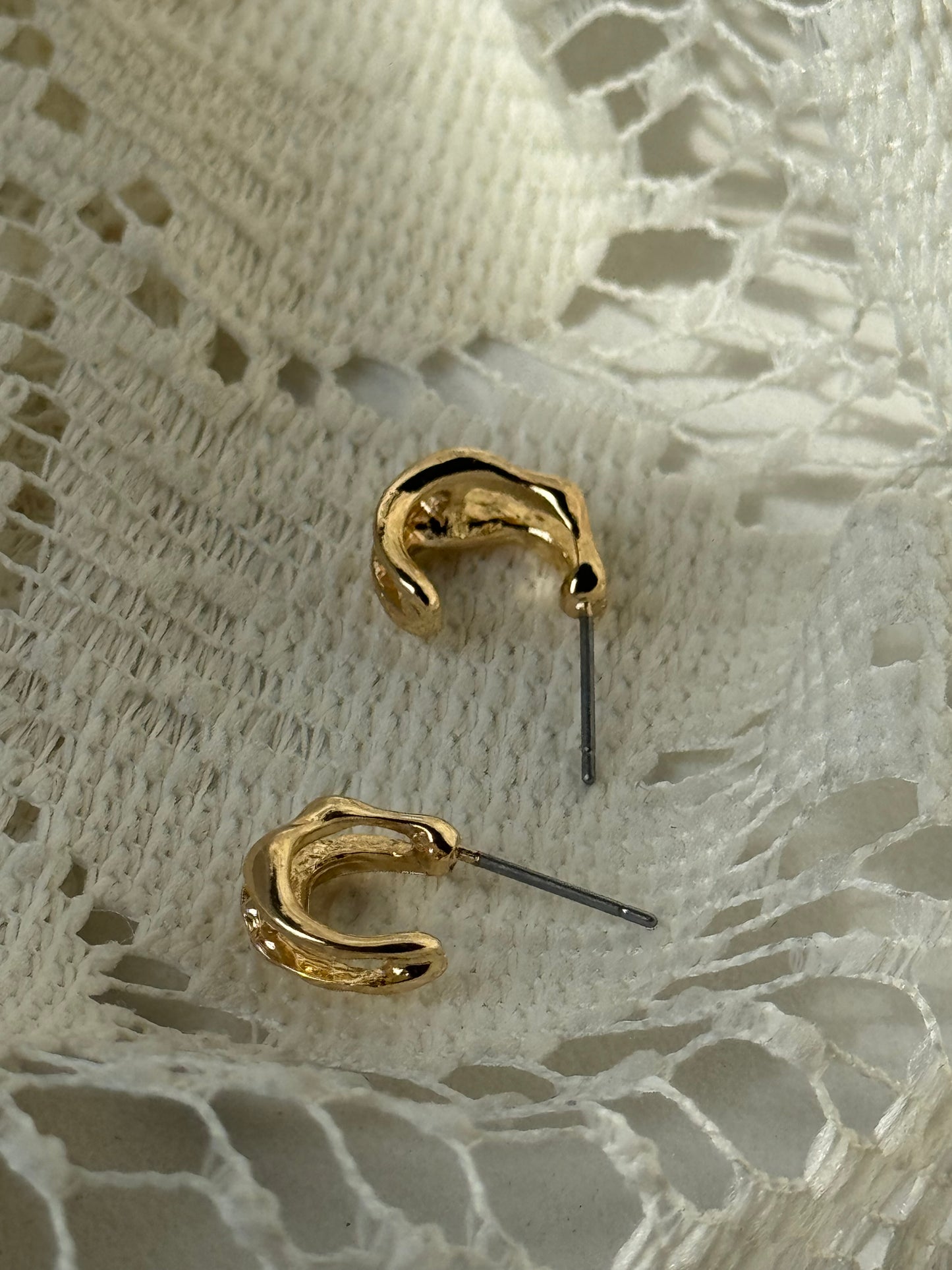 Maxwell Mini Organic Crum Hoop Earring In Gold
