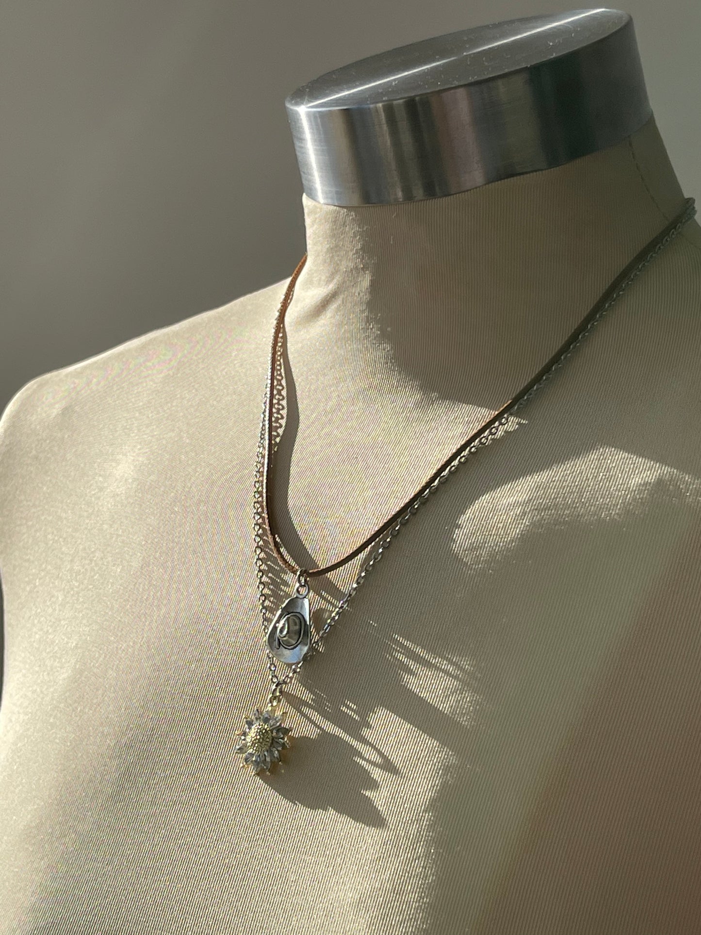 Sagan Sunflower Lasso & Cowboy Hat Charm Necklace In Silver