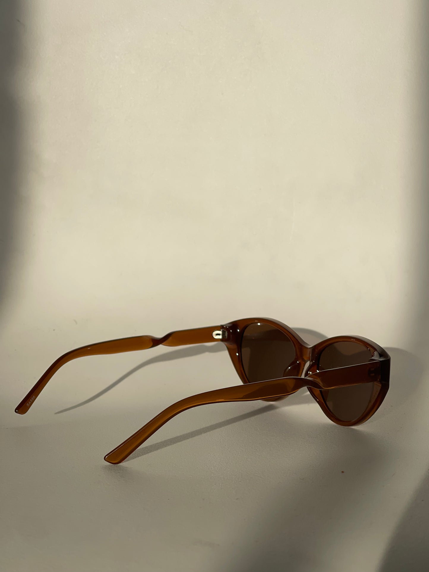 Sherry Twisted Retro Sunglasses In Brown