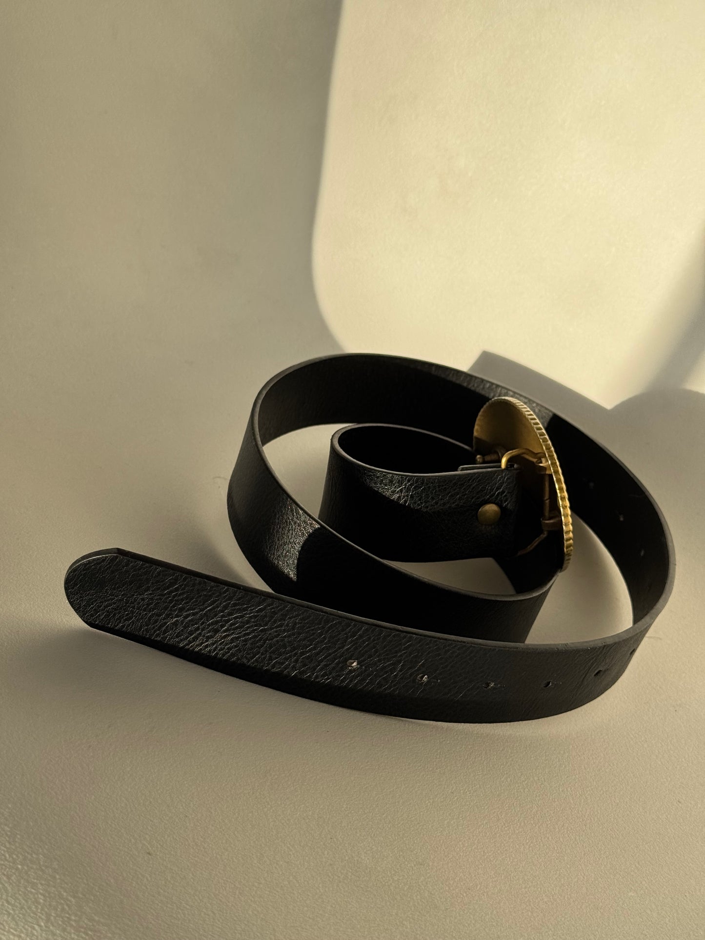 Randy Antique Gold Buckle Belt In Black