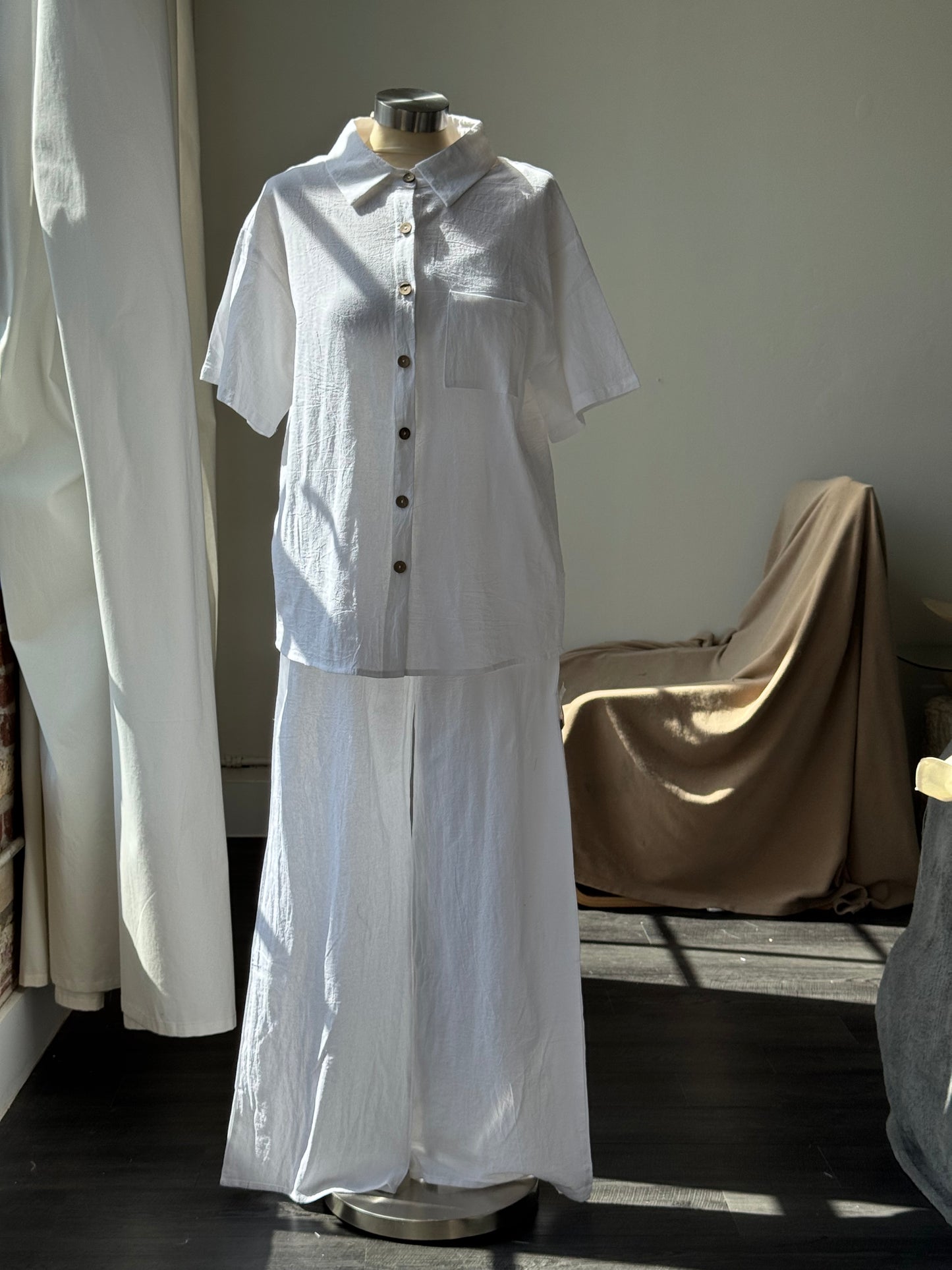 Melissa Cotton & Linen Short Sleeve Button Down In White