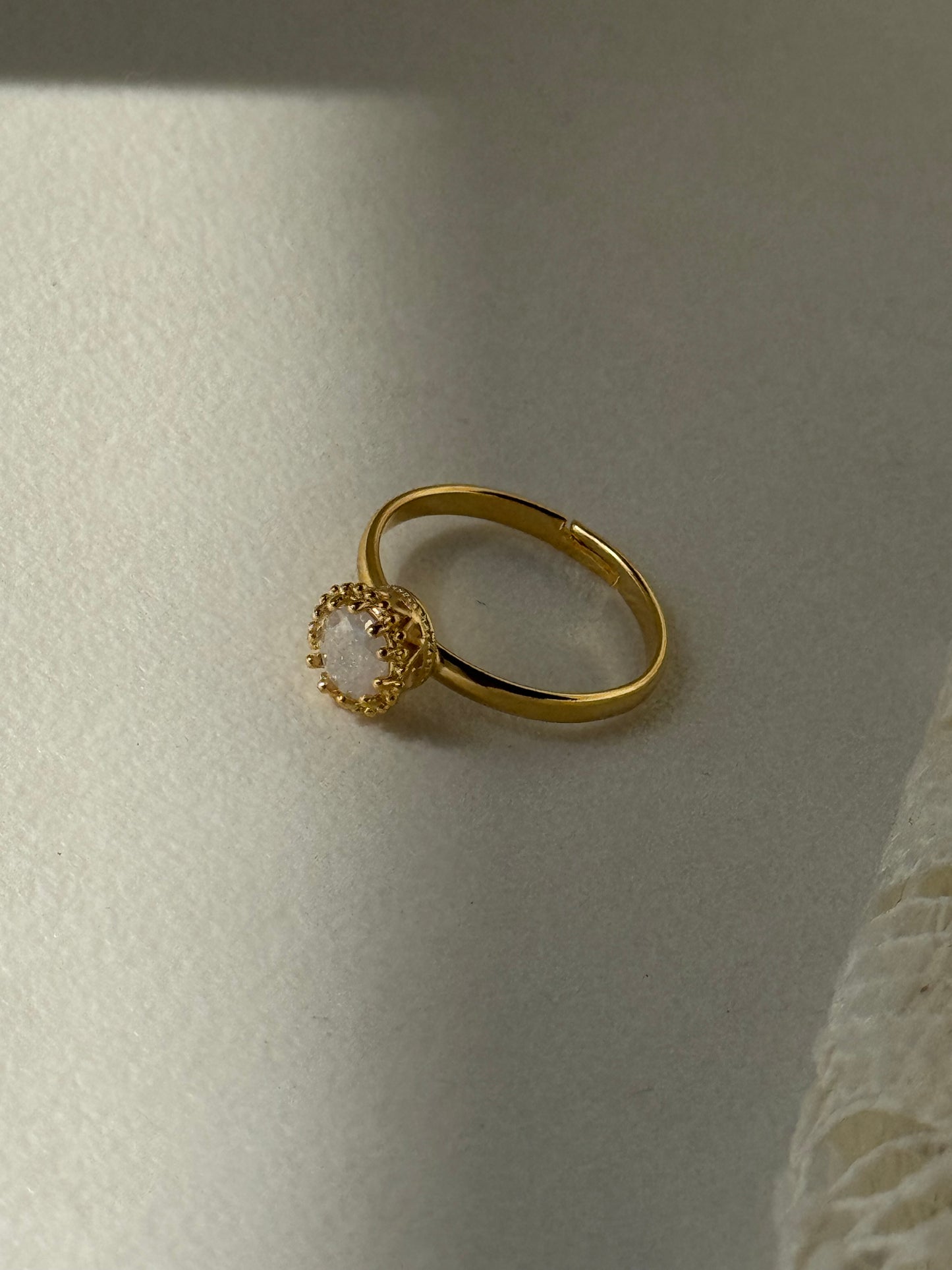 Pacey Single Charm & Band Ring In Ivory Gold