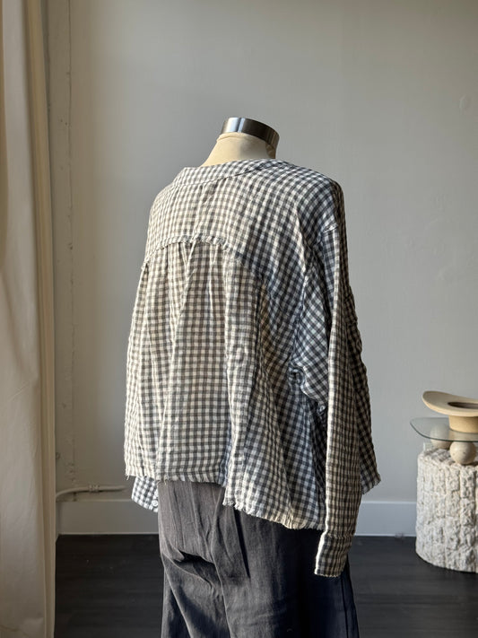 Carla Cotton Gingham Distressed Cropped Button Down In Grey
