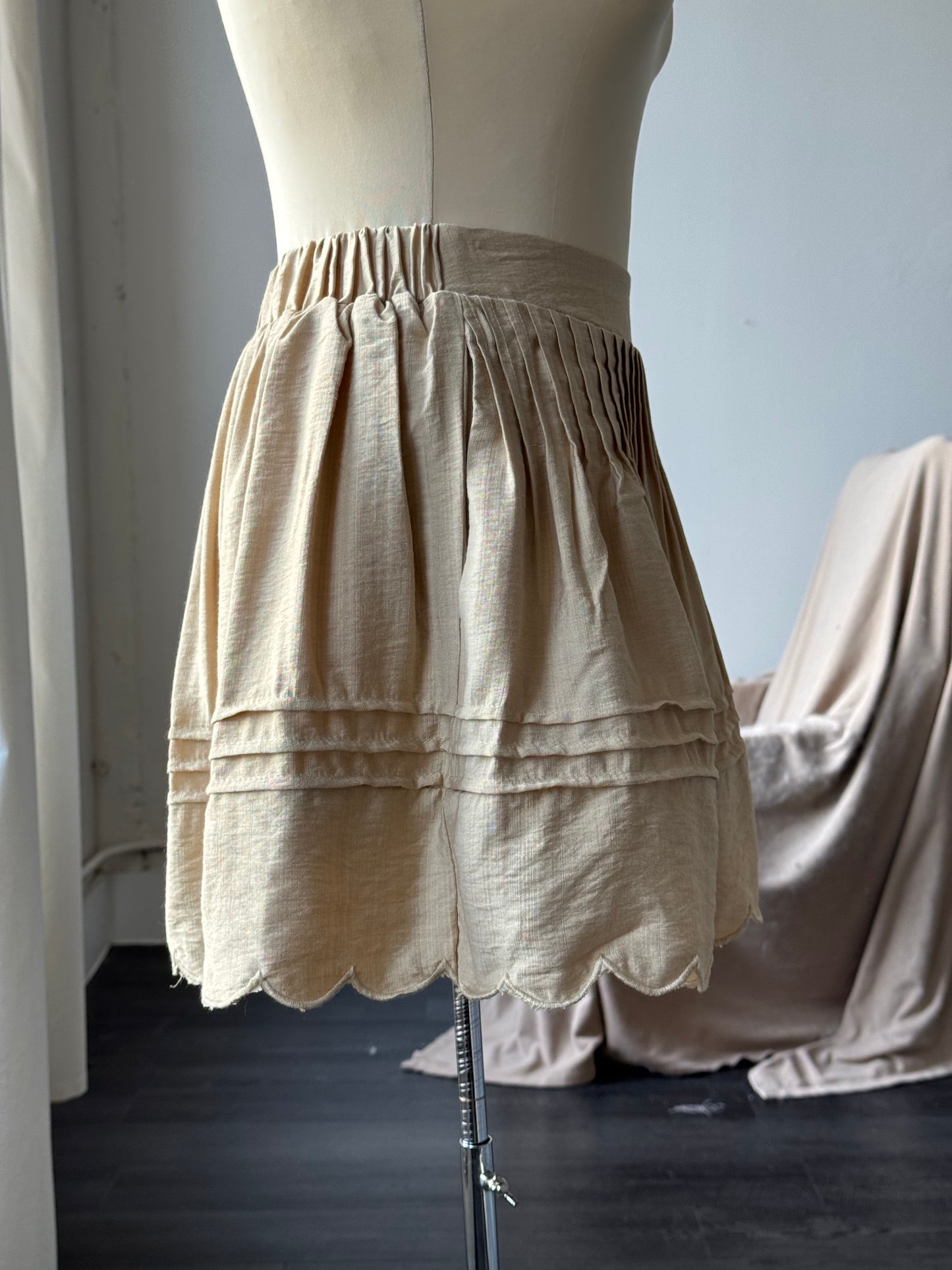 Ginny Cotton Pleated & Scallop Skirt In Taupe