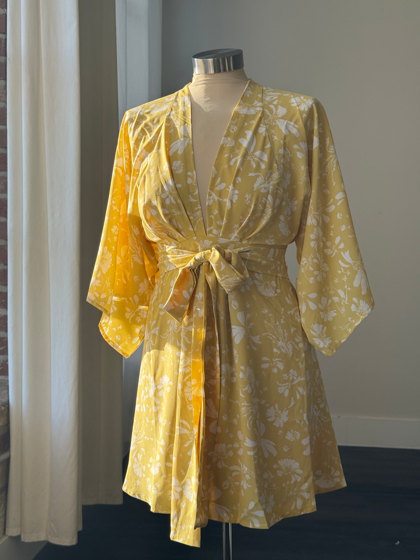 Kinsey Floral Kimono Tie Front Dress In Lemon
