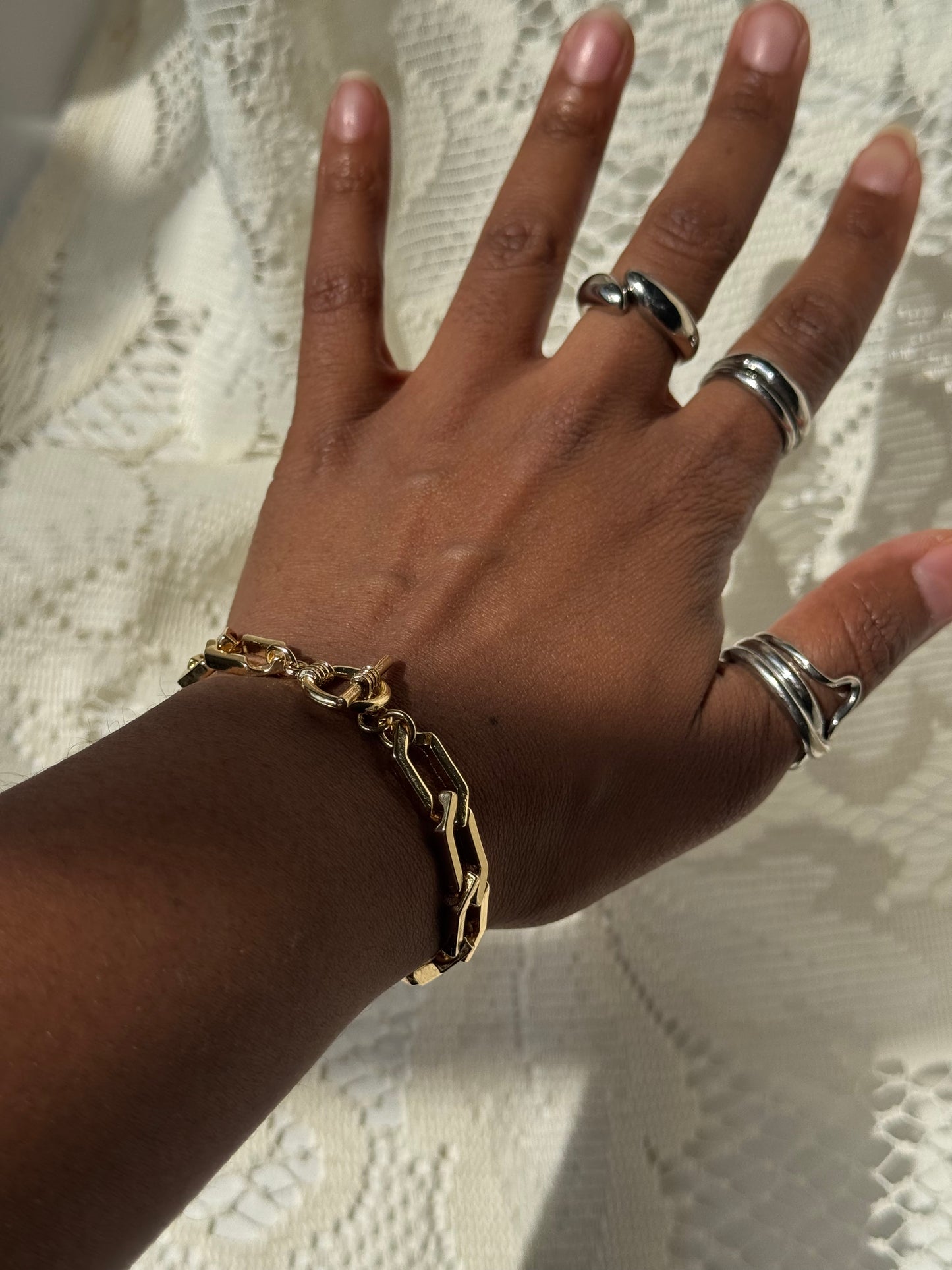 Sydney Flat Crum Toggle Bracelet In Gold
