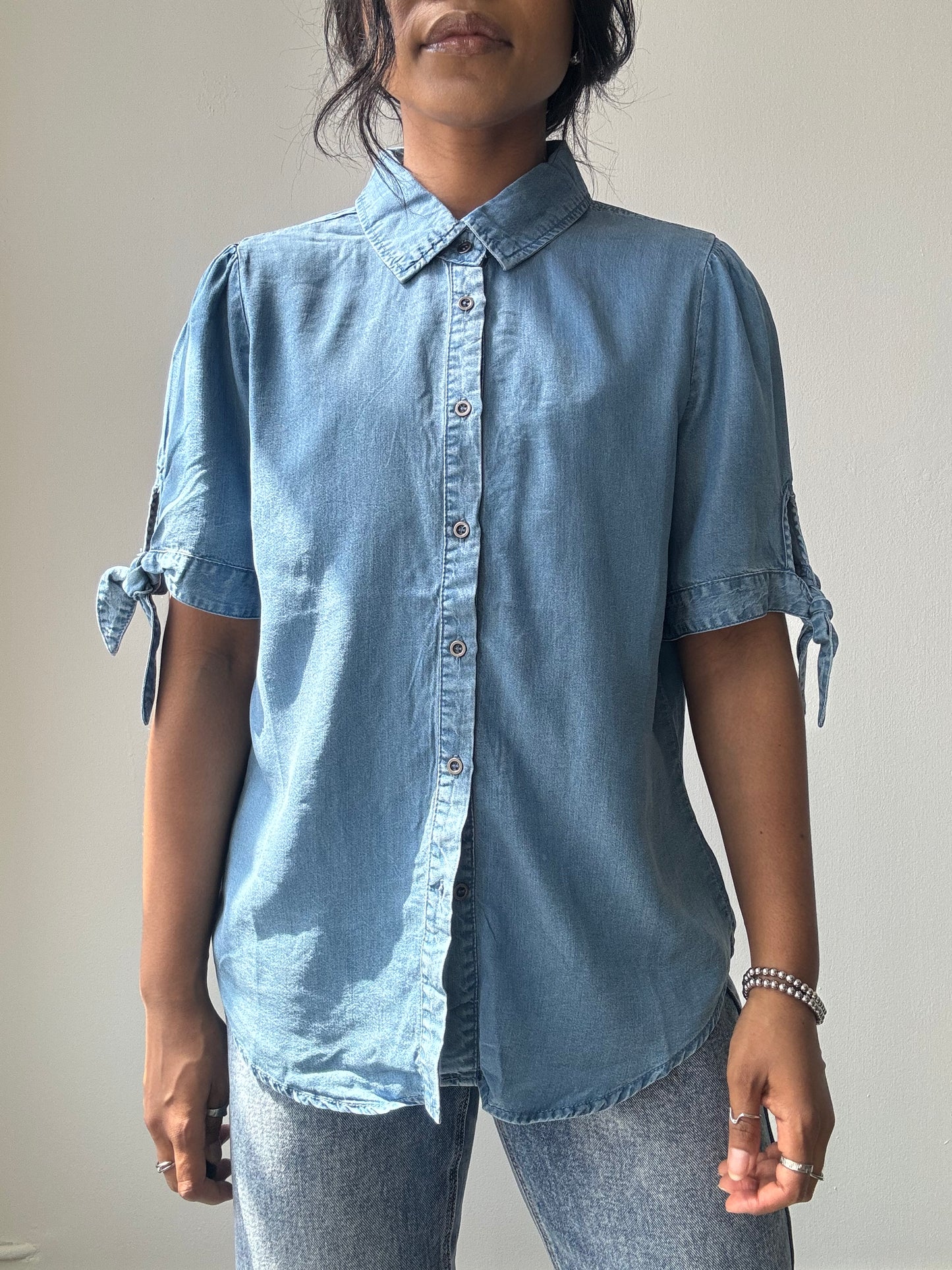 Carolyn Tie Sleeve Button Down Denim Shirt In Med Wash