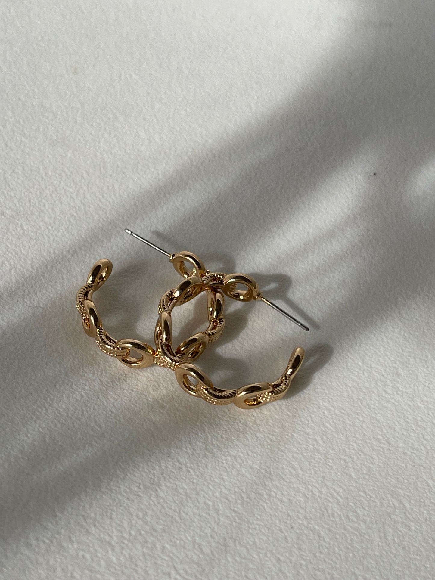Kayla Classic Link Hoop Earring In Gold