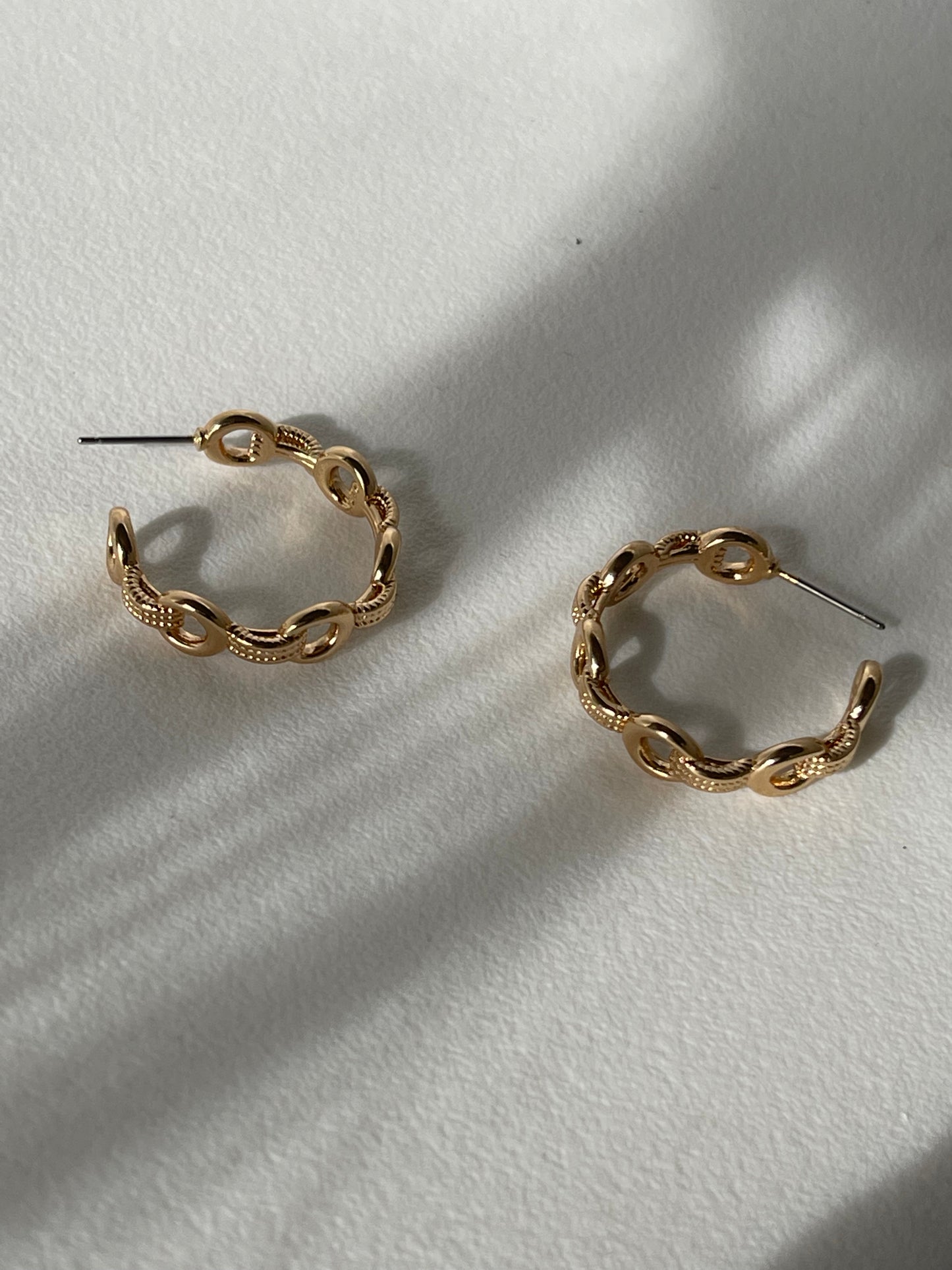 Kayla Classic Link Hoop Earring In Gold