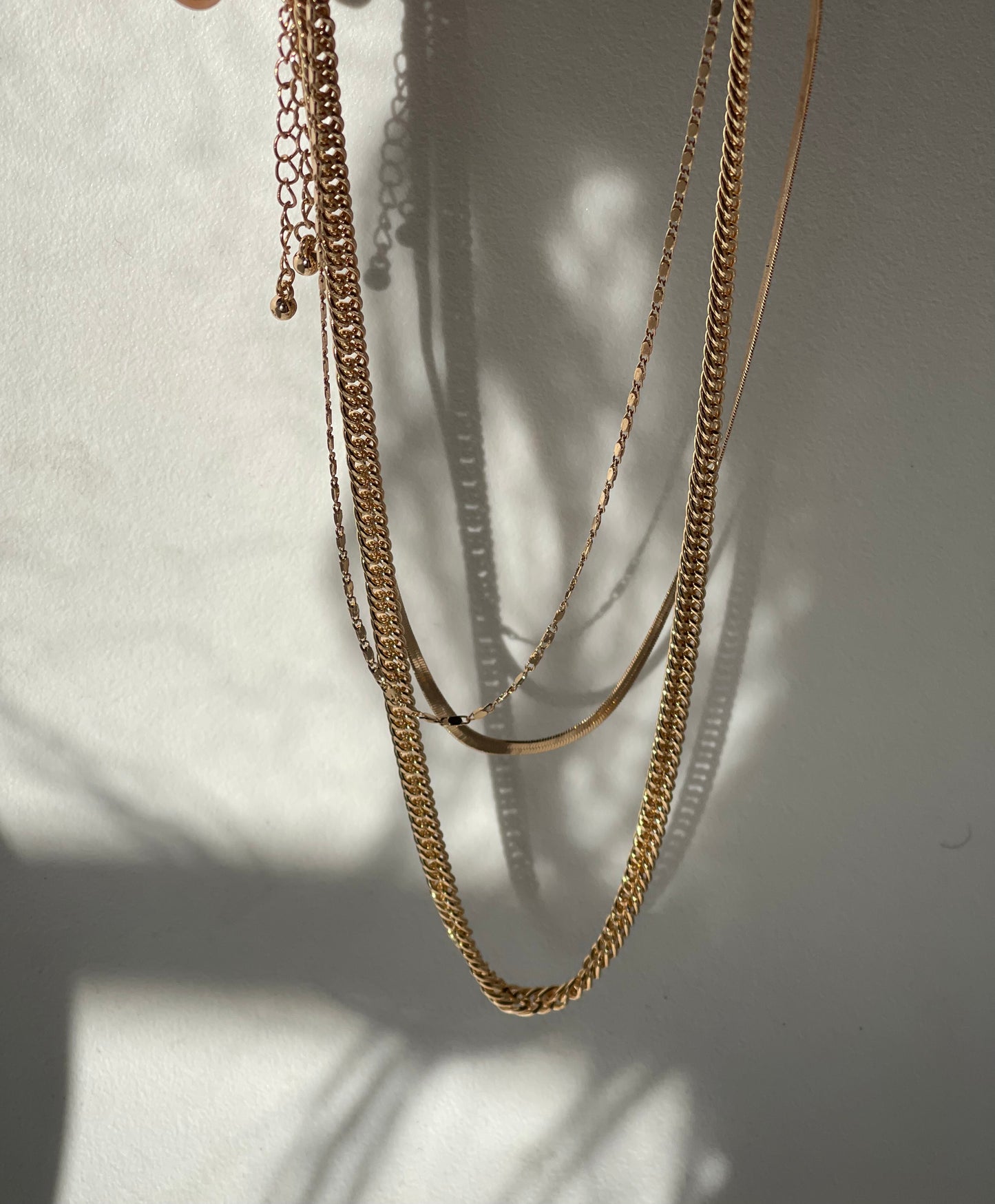 Liz Stainless Steel Tri Layered Necklace Set In Gold