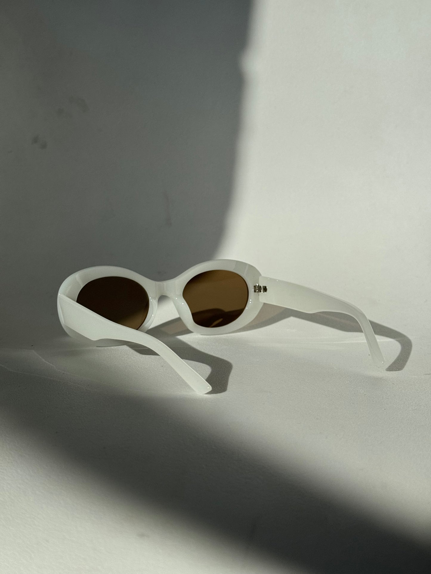 Tulsa 60s Style Round Sunglasses In Ivory White