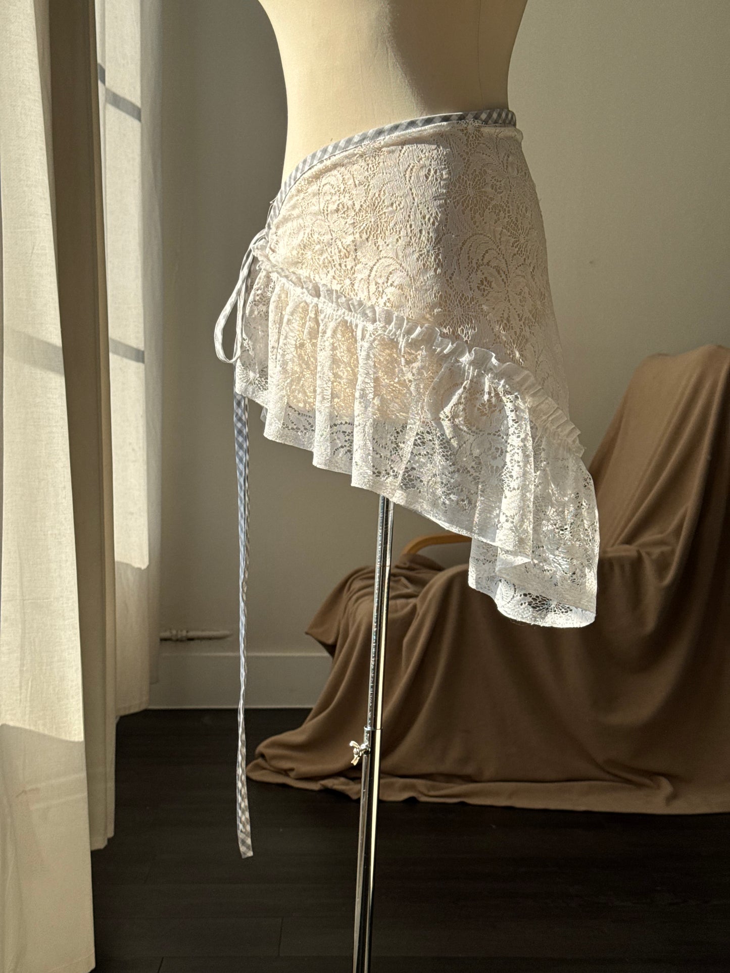 Verde Handcrafted Vintage Lace Ruffle Bandana Belt