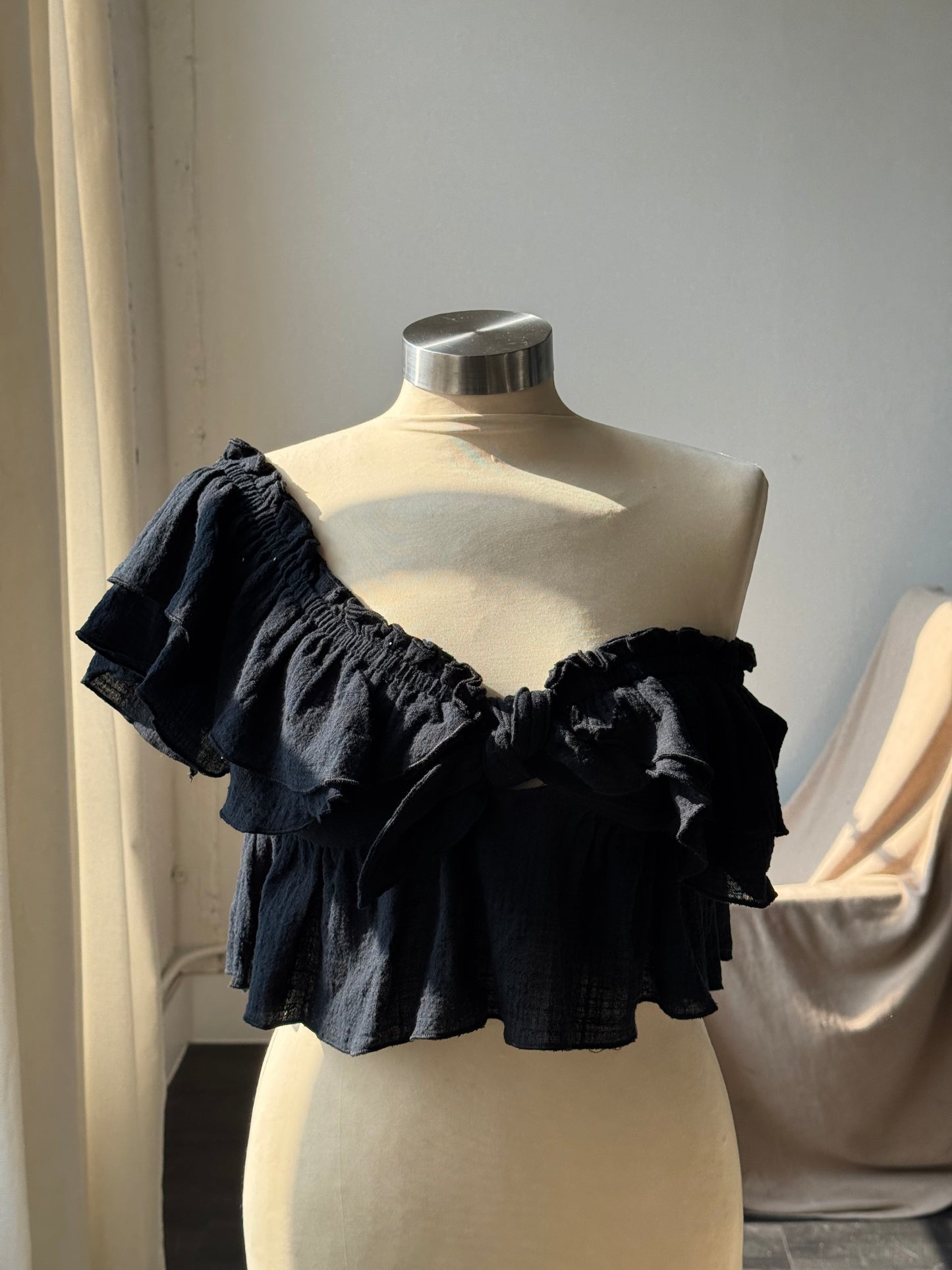 Helena Cotton Ruffle Cropped Top In Black