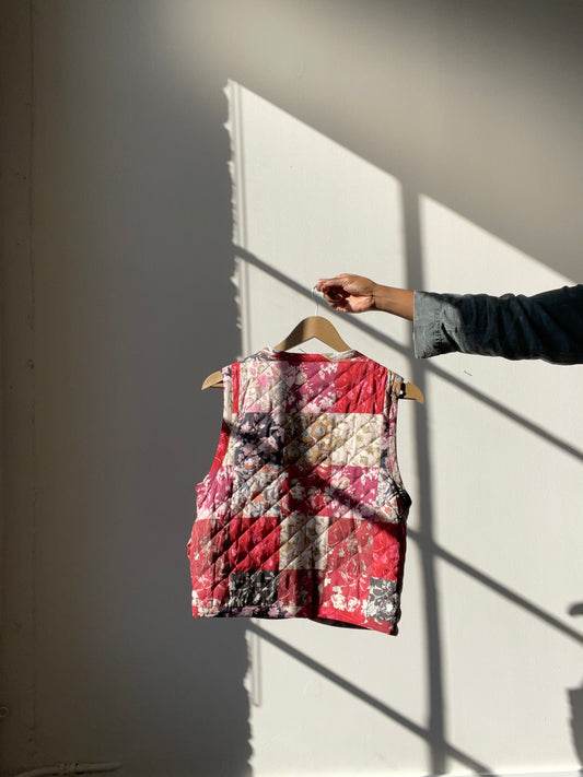 Linda Patchwork Floral Quilt Vest In Red