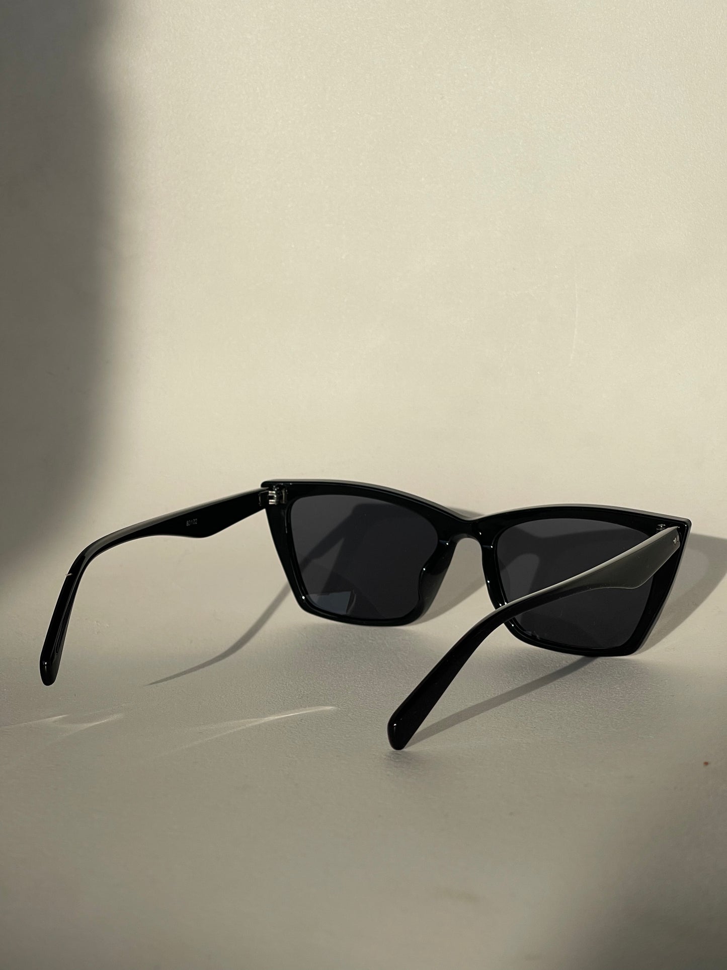 Stacy Edgy Cat Eye Sunglasses In Black