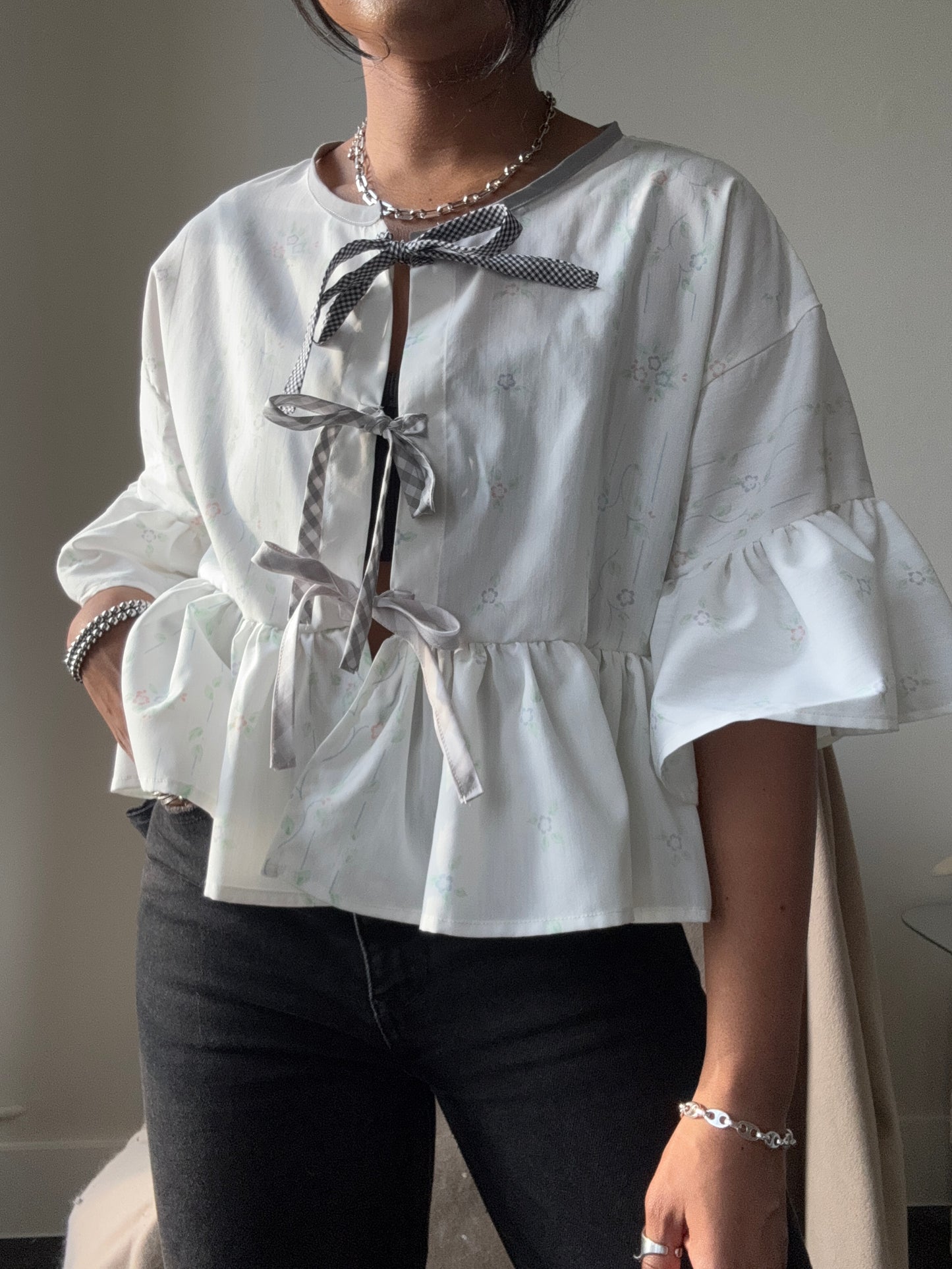 Joycie Vintage Cotton Handcrafted Ruffle Top In Daisies