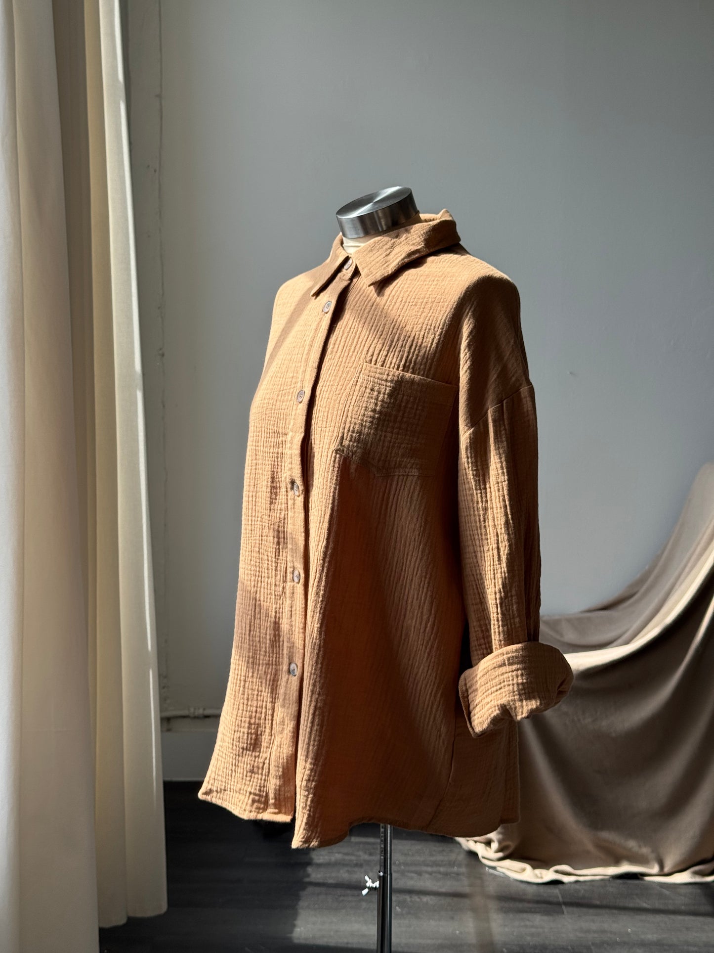 Trish Classic Cotton Boyfriend Button Down In Mocha
