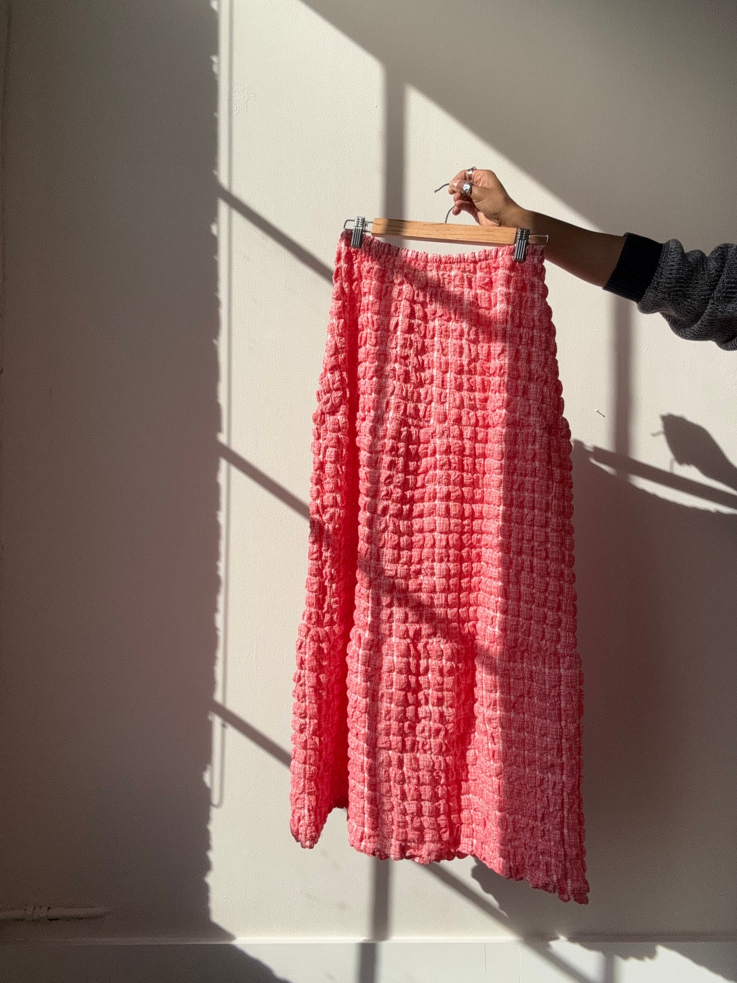 Beth Bubble Waffle Maxi Skirt In Cherry
