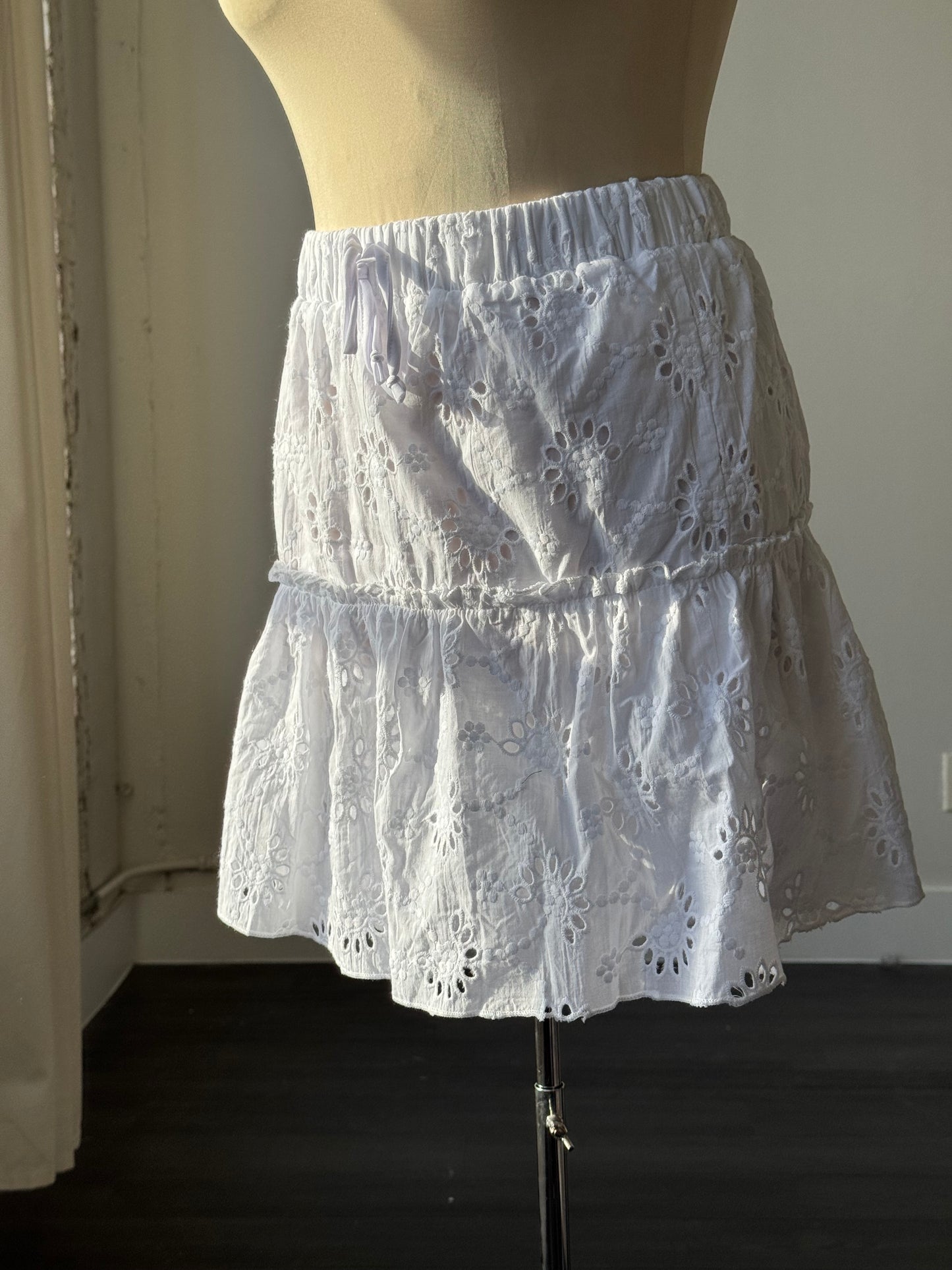 Fluorine Cotton Eyelet Tiered Skirt In White