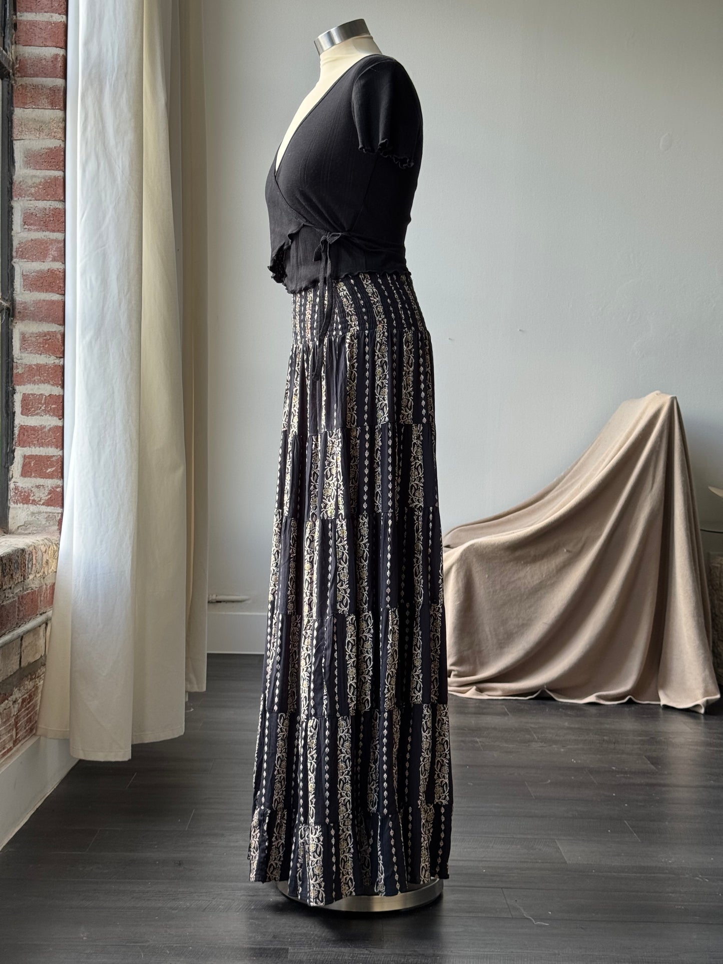 Sydney Classic Rouged Drop Waist Floral Maxi Skirt In Black