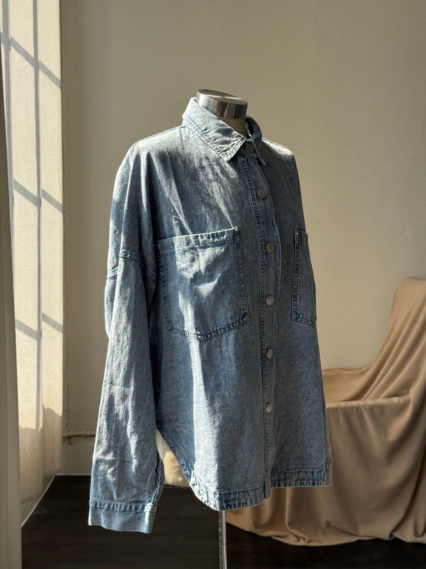 Lois Cotton Acid Wash Shacket In Vintage Denim