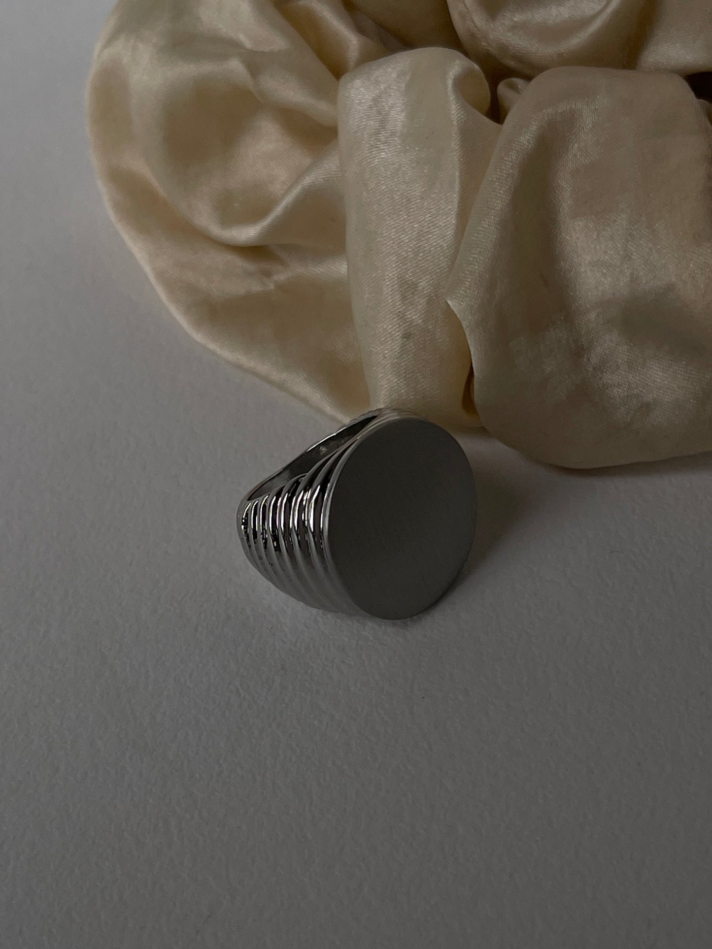 Lucius Classic Class Ring In Gun Silver