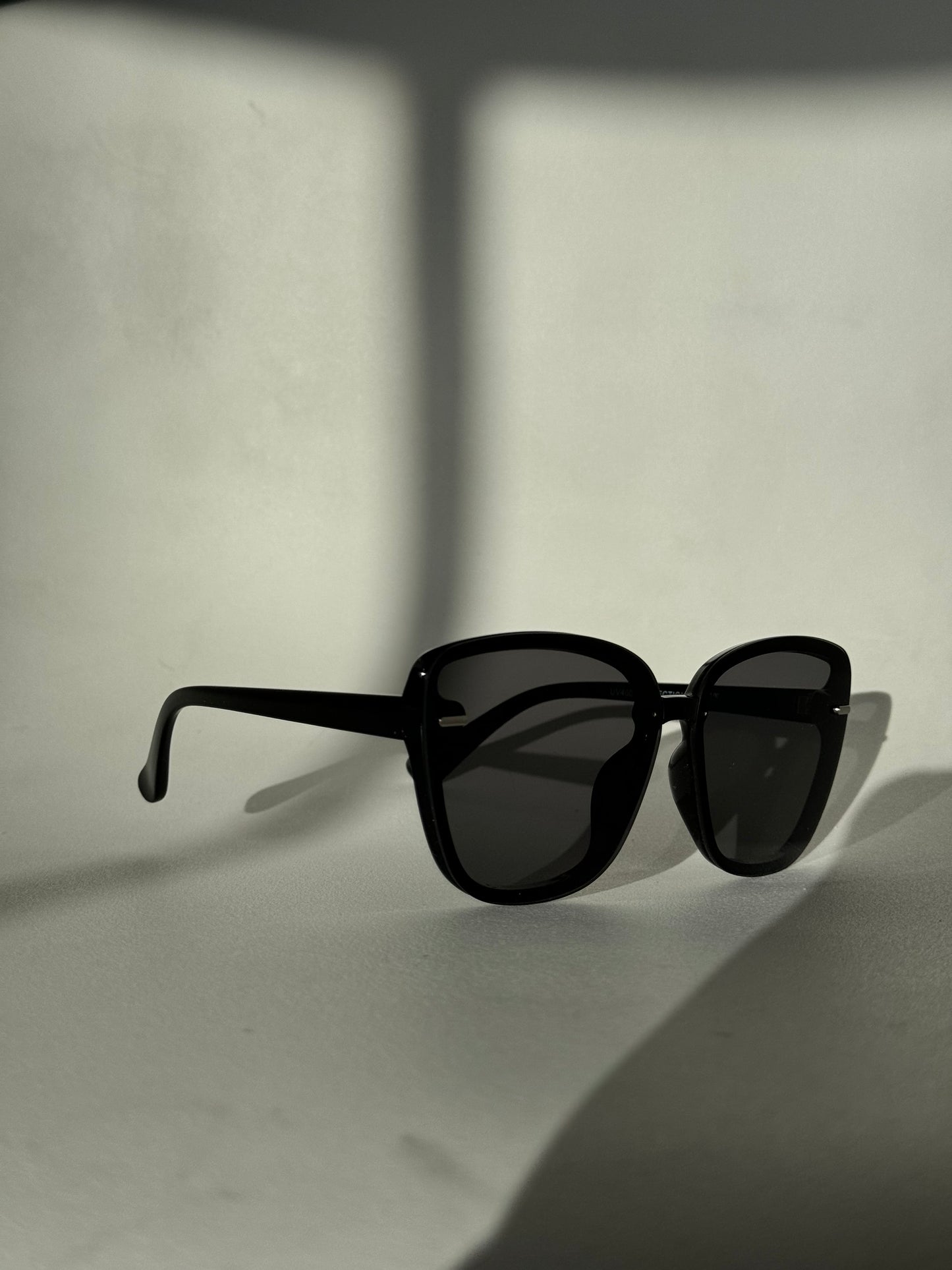 Cherie 70s Style Sunglasses In Black