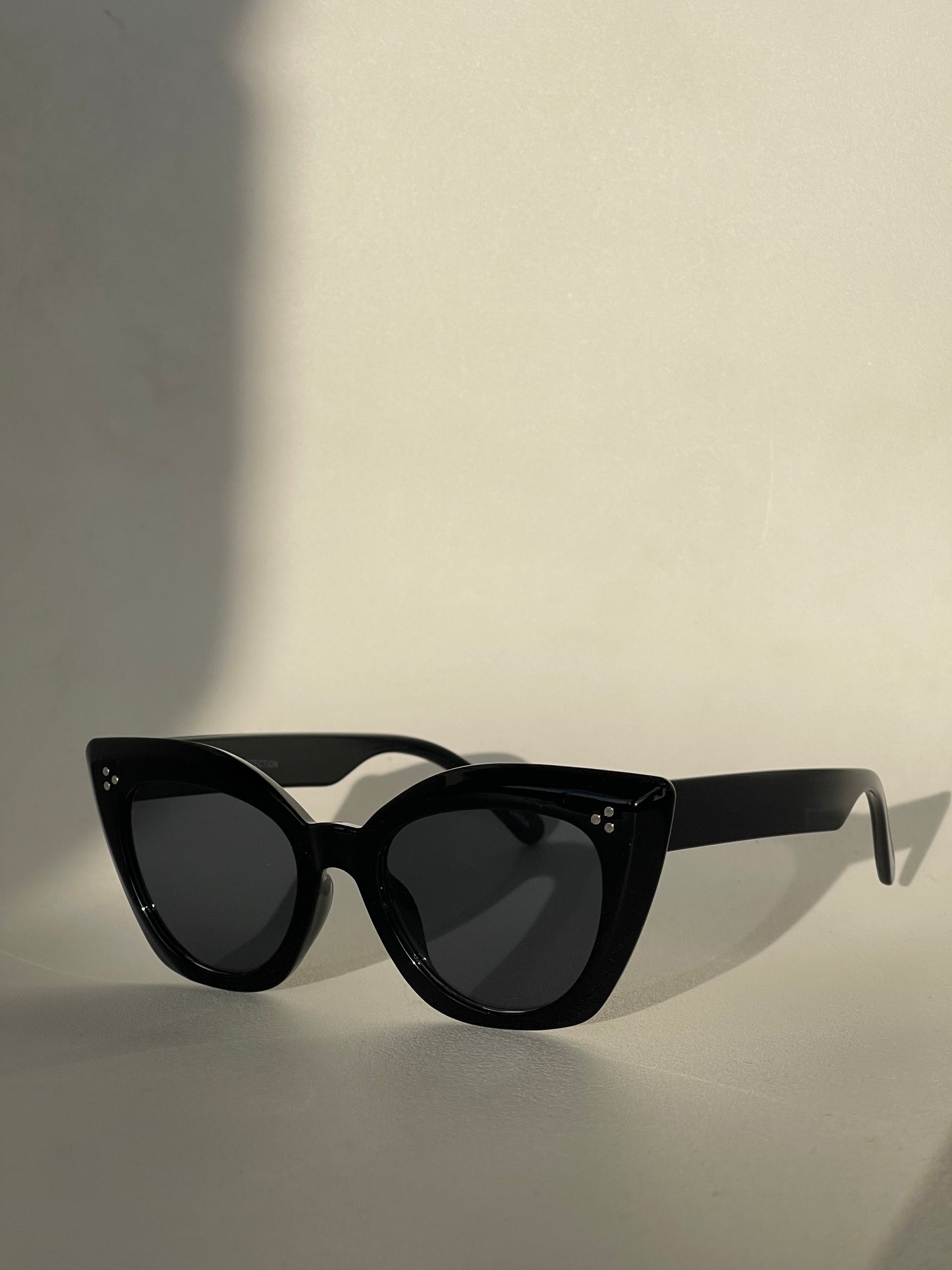 Charlie Triple Stud Cat Eye Sunglasses In Black