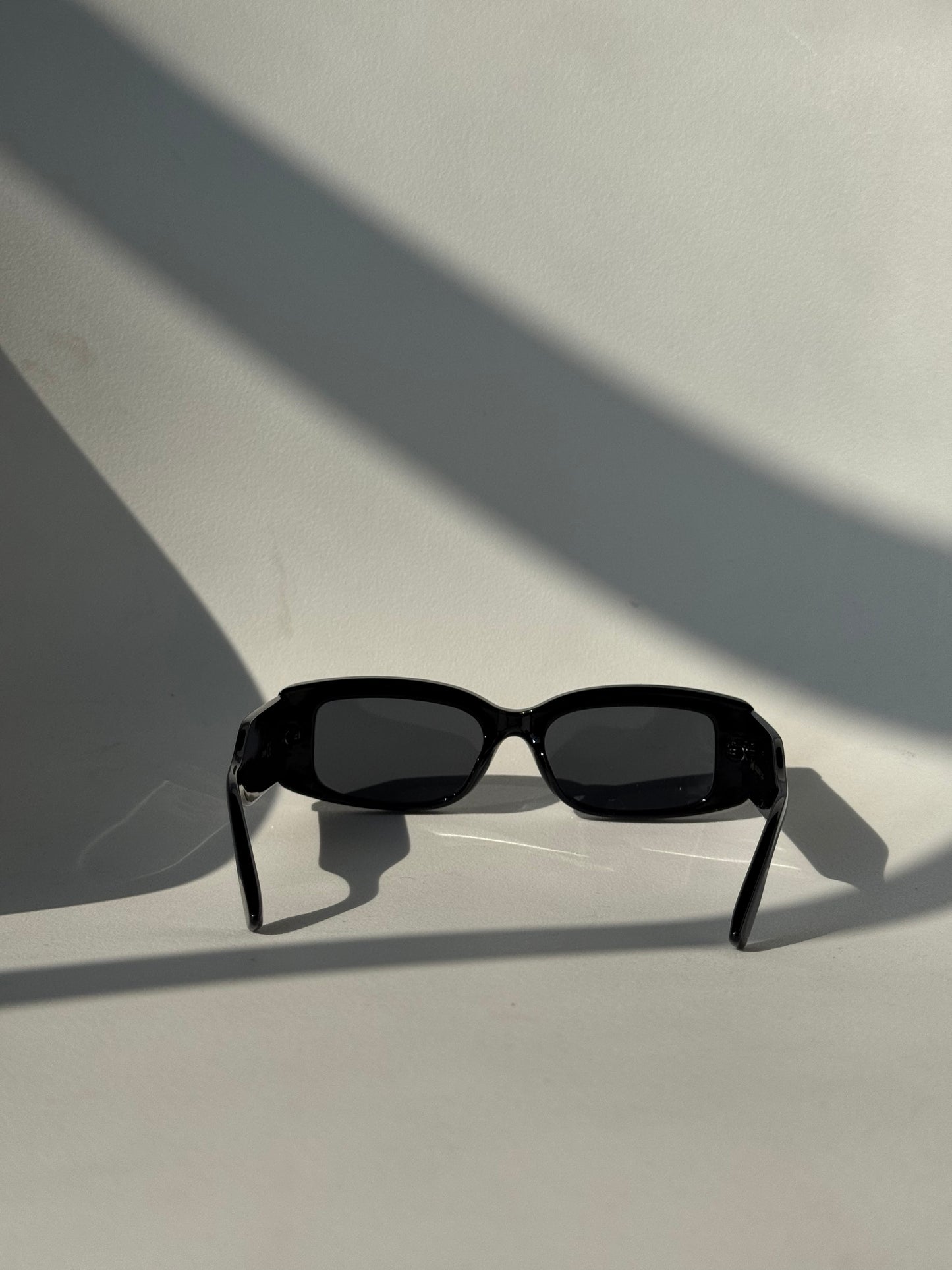 Shasta Square Double Stud Sunglasses In Jet Black