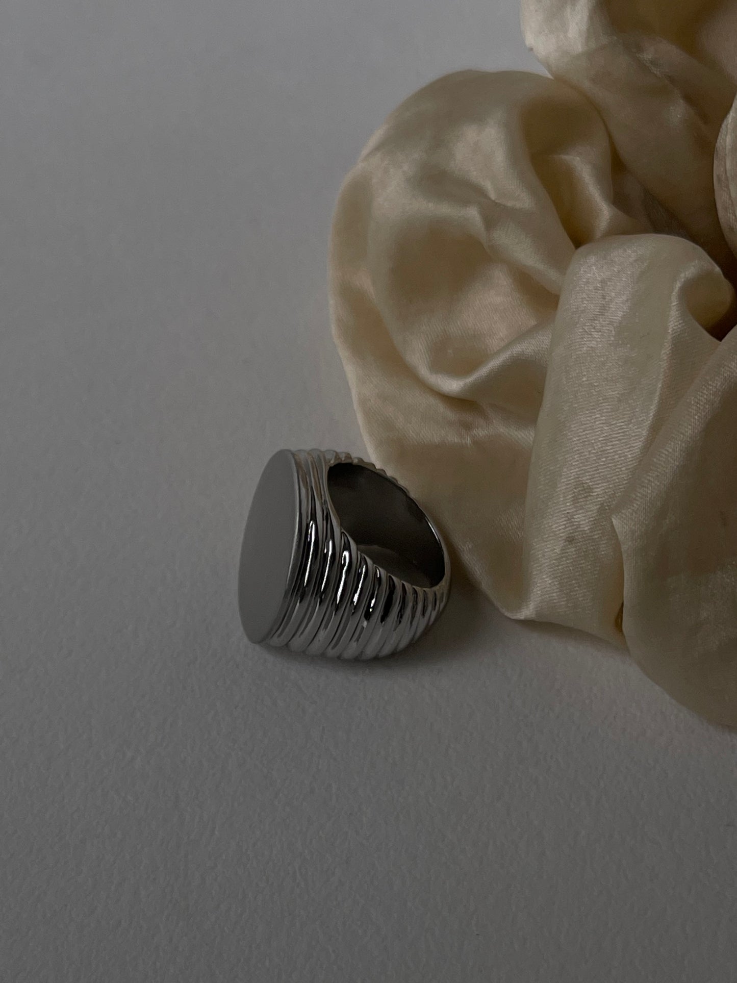 Lucius Classic Class Ring In Gun Silver