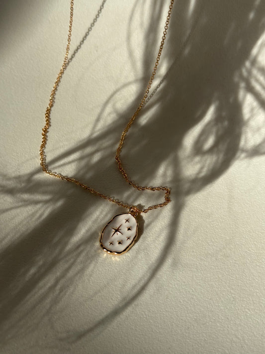 Organic Gold Rim Texas Stars Necklace In Ivory Gold