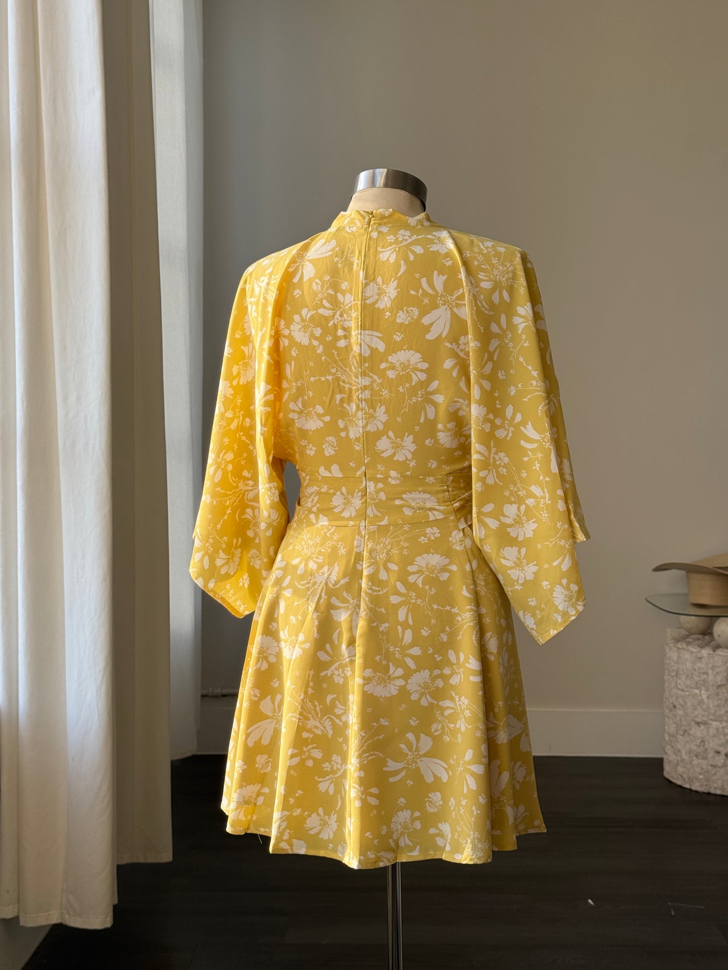 Kinsey Floral Kimono Tie Front Dress In Lemon