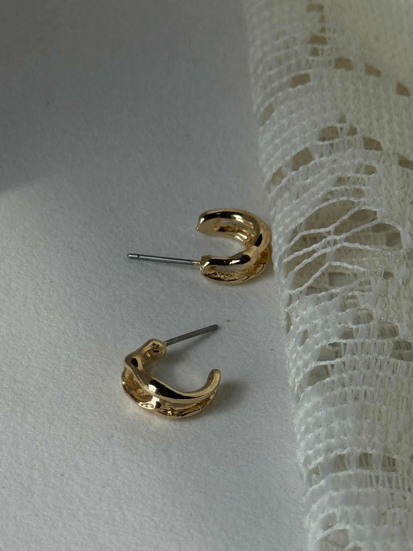 Maxwell Mini Organic Crum Hoop Earring In Gold