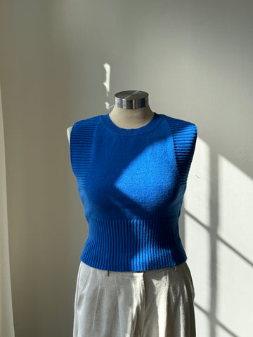Chelsea Open Back Cropped Sweater Vest In Electric Blue
