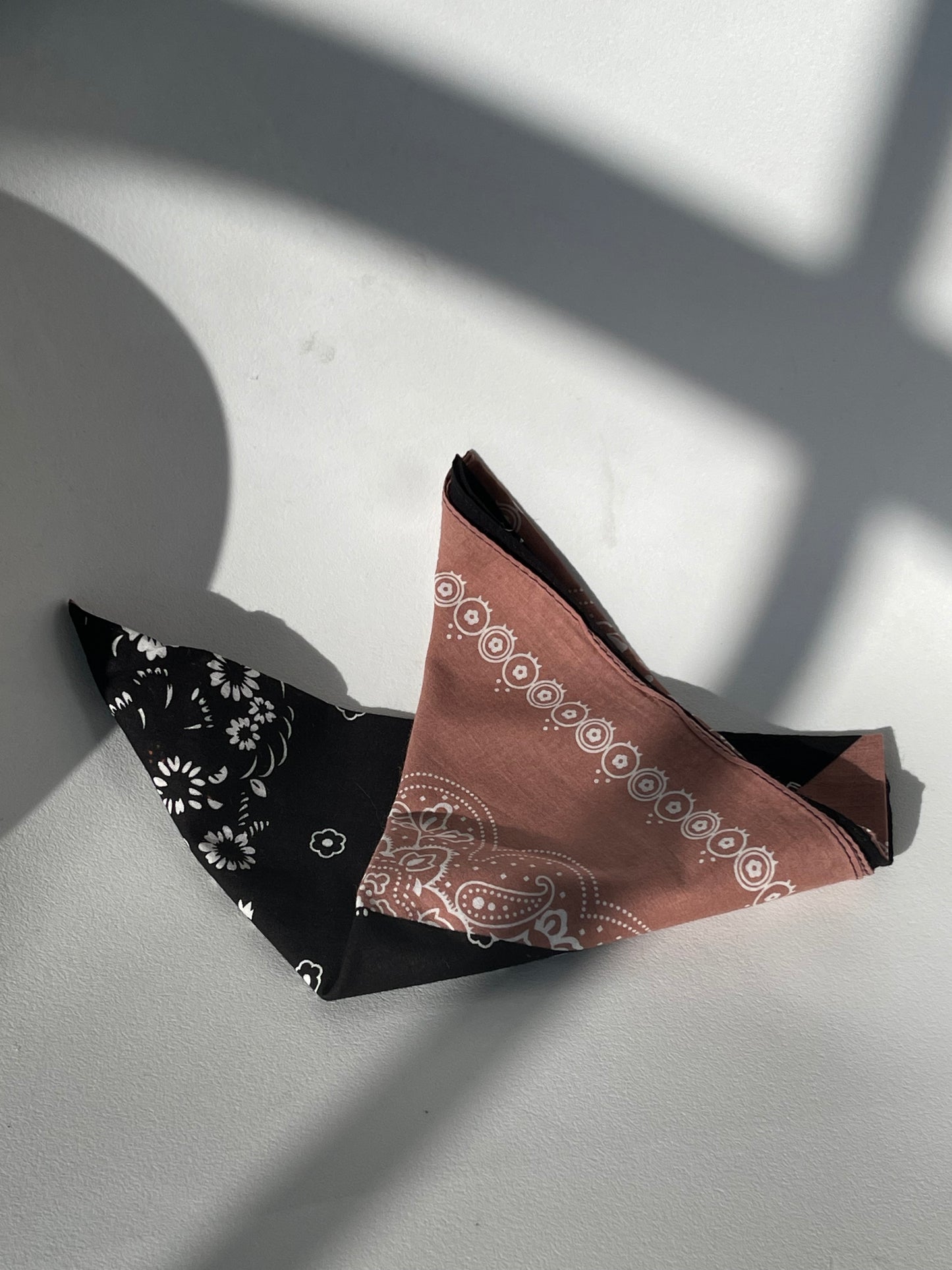Seguin Cotton Ultra Soft Two Tone Western Floral Bandana In Mocha