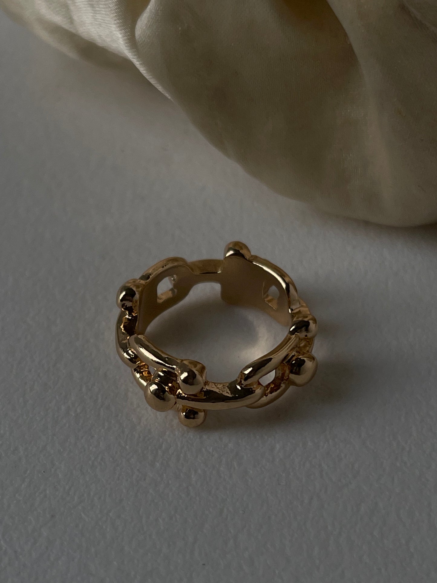 Sorrow Link Ring In Gold
