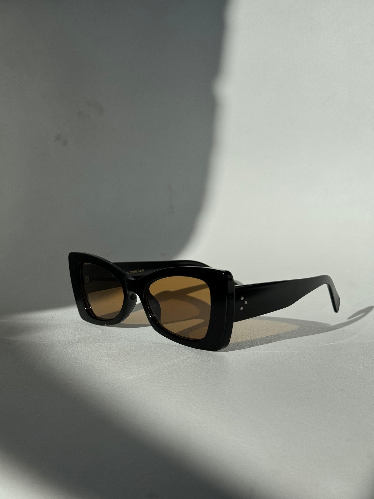 Merrill Classic 60s Style Sunglasses In Black Brown Lens