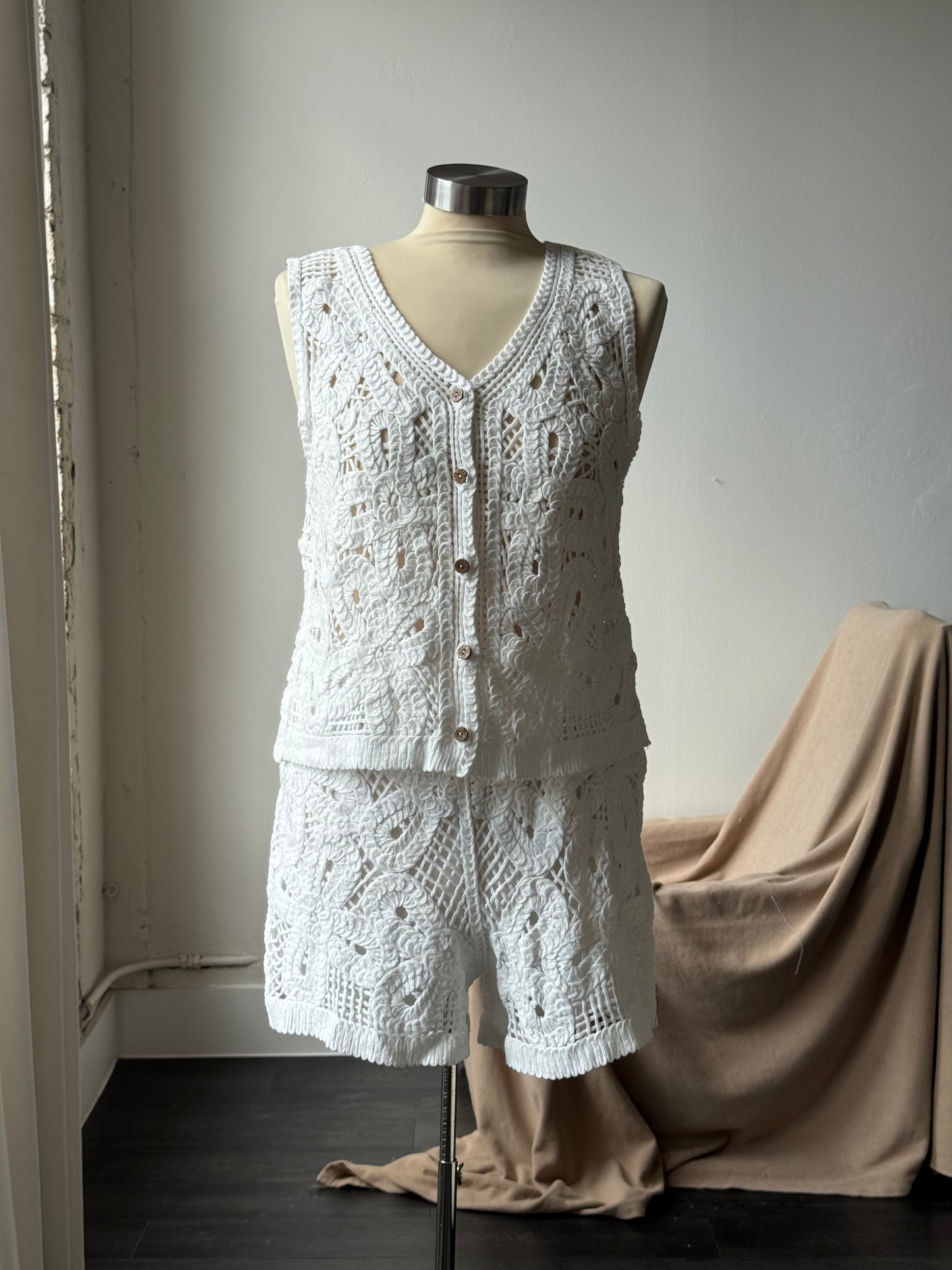 Keeley Cotton Crochet Embroidered Appliqué Shorts In White