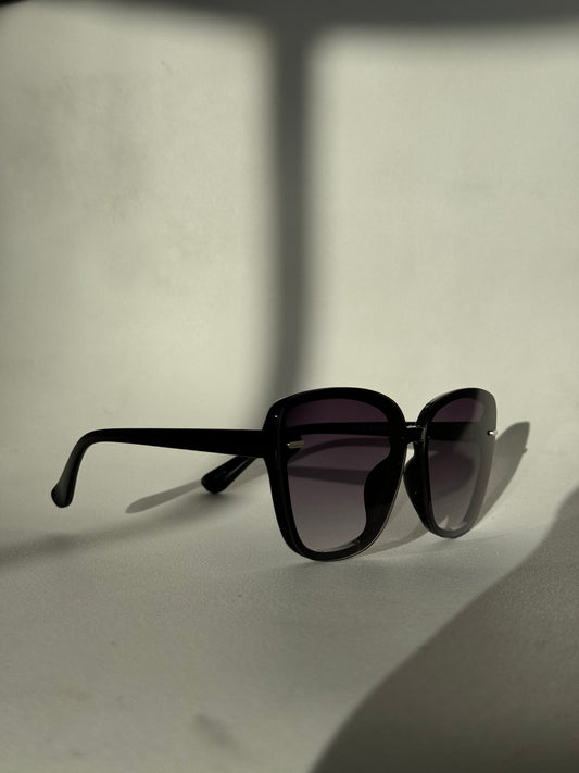 Cherie 70s style Sunglasses In Black Hombre