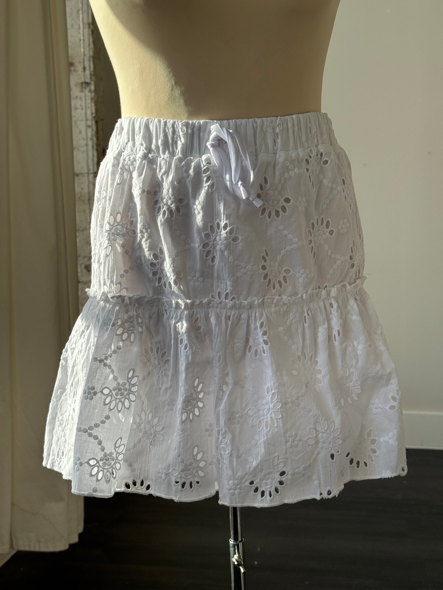 Fluorine Cotton Eyelet Tiered Skirt In White